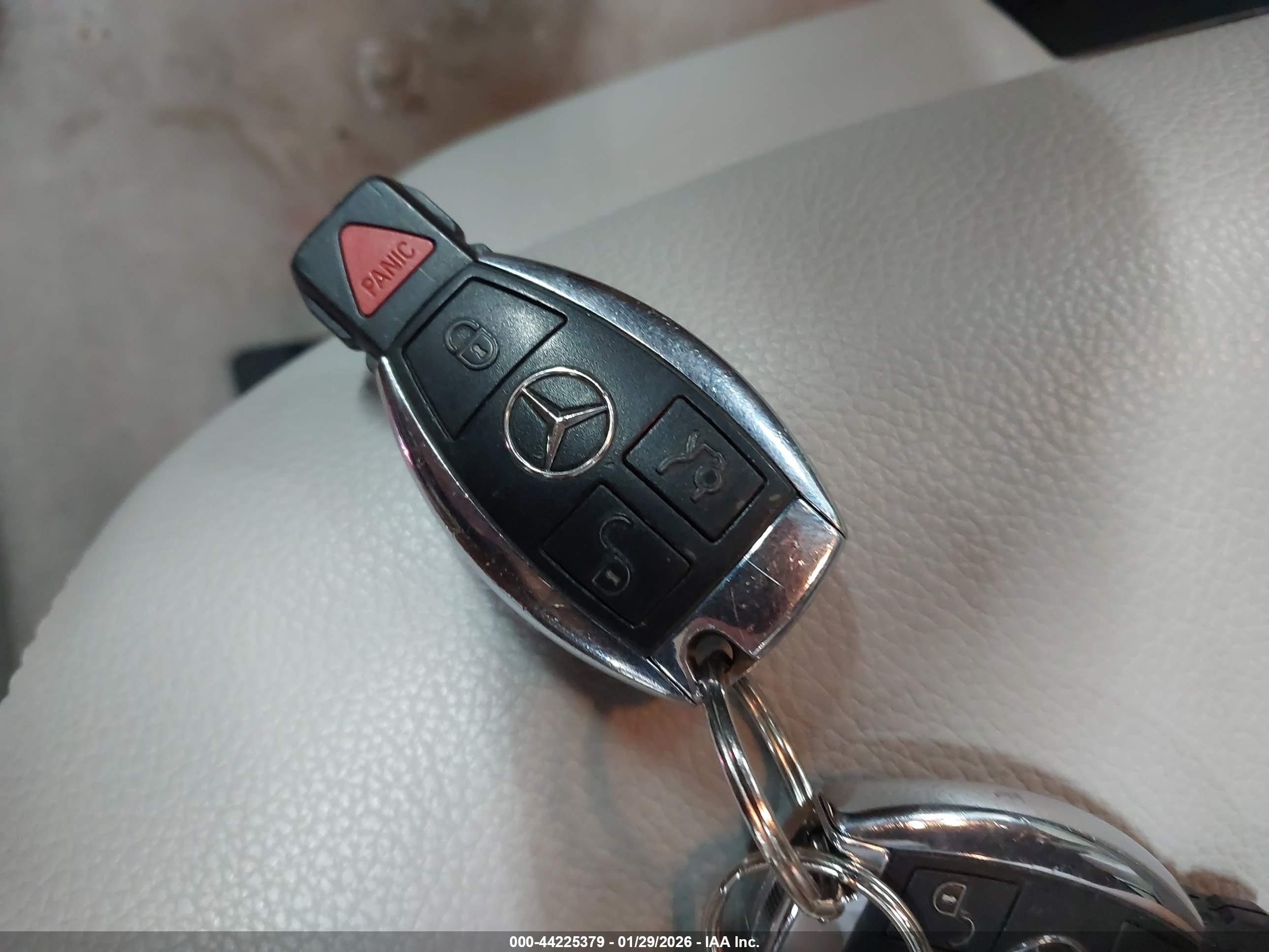 MERCEDES-BENZ E image 11