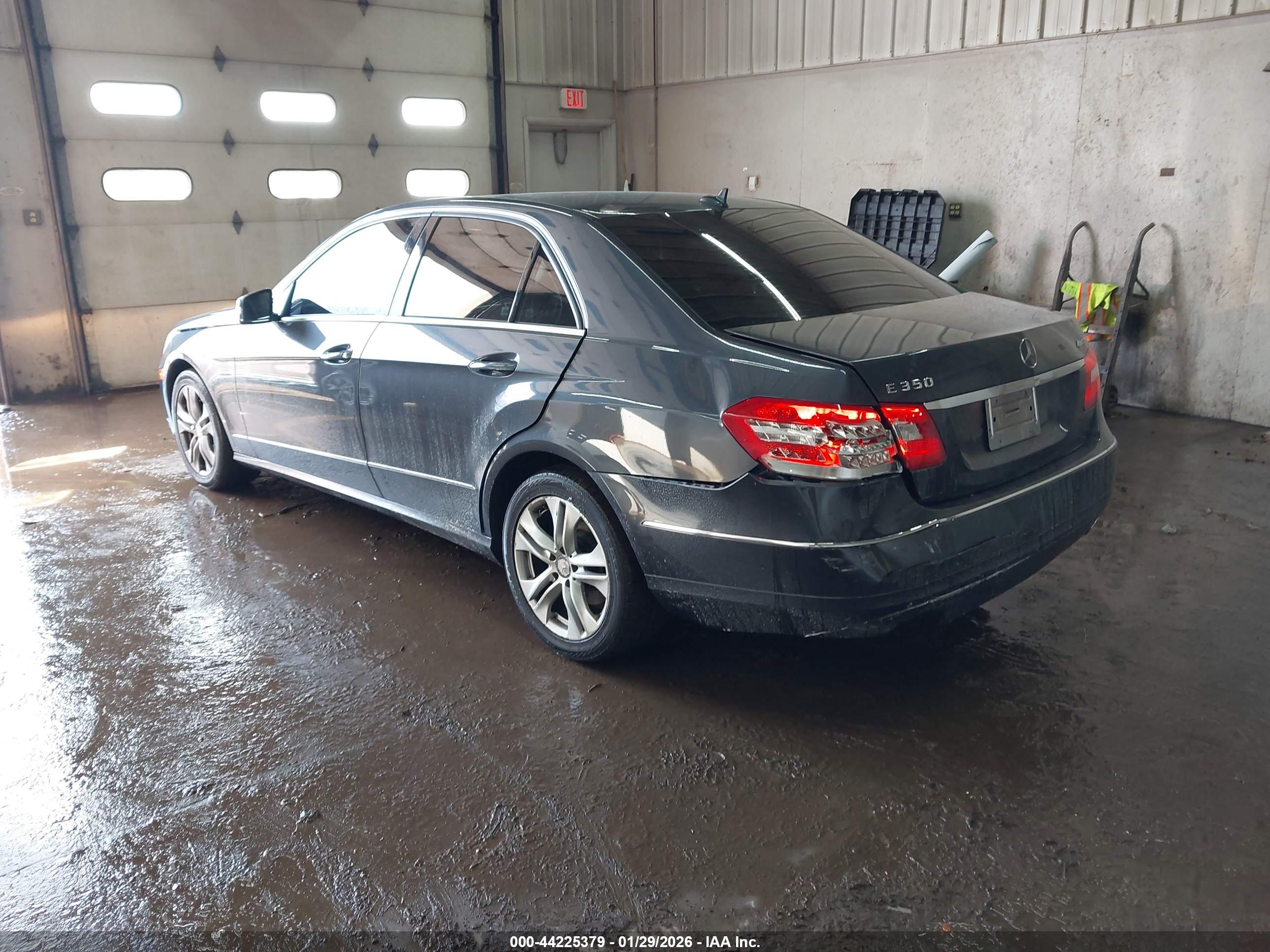 MERCEDES-BENZ E image 3