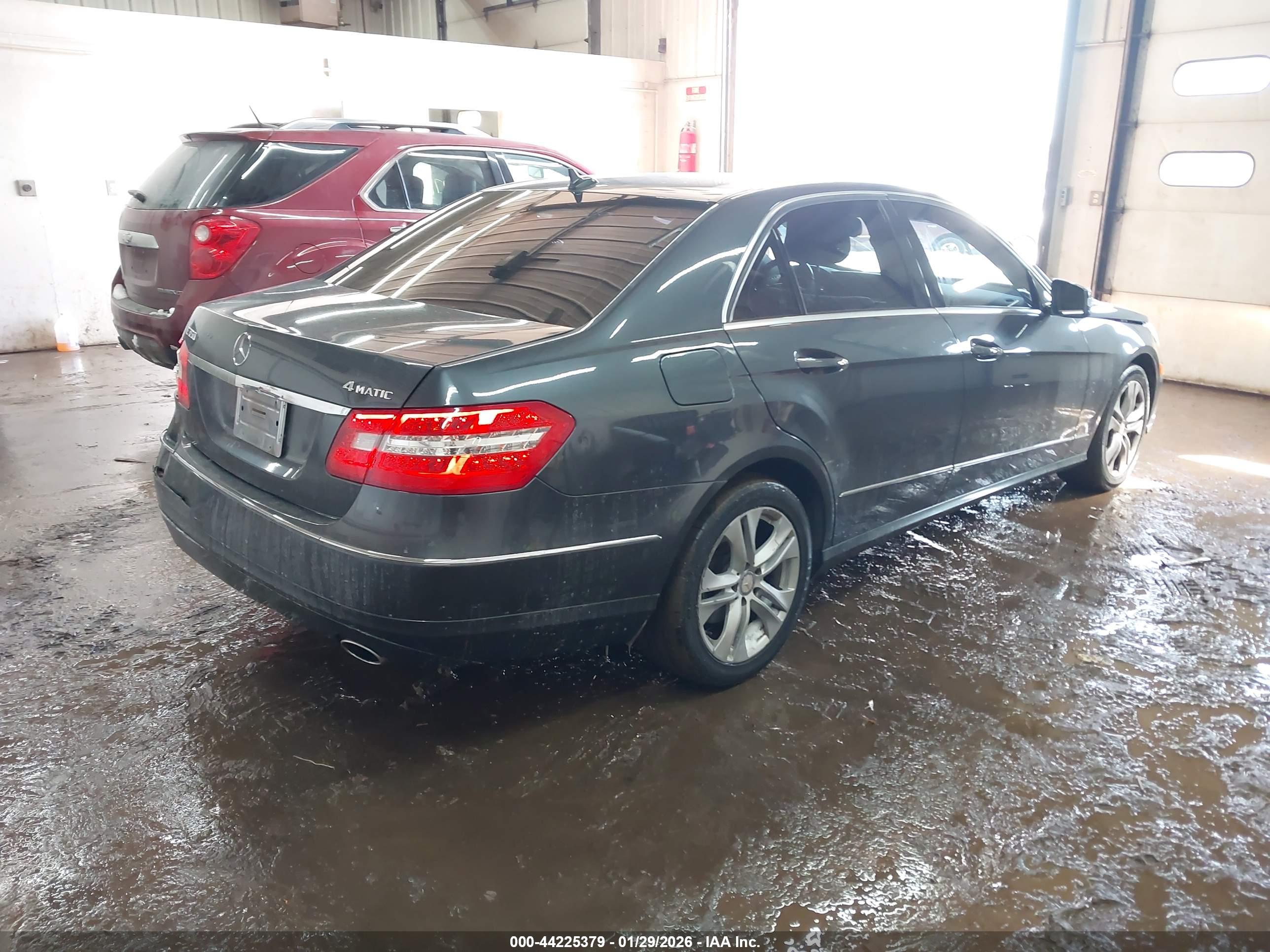 MERCEDES-BENZ E image 4