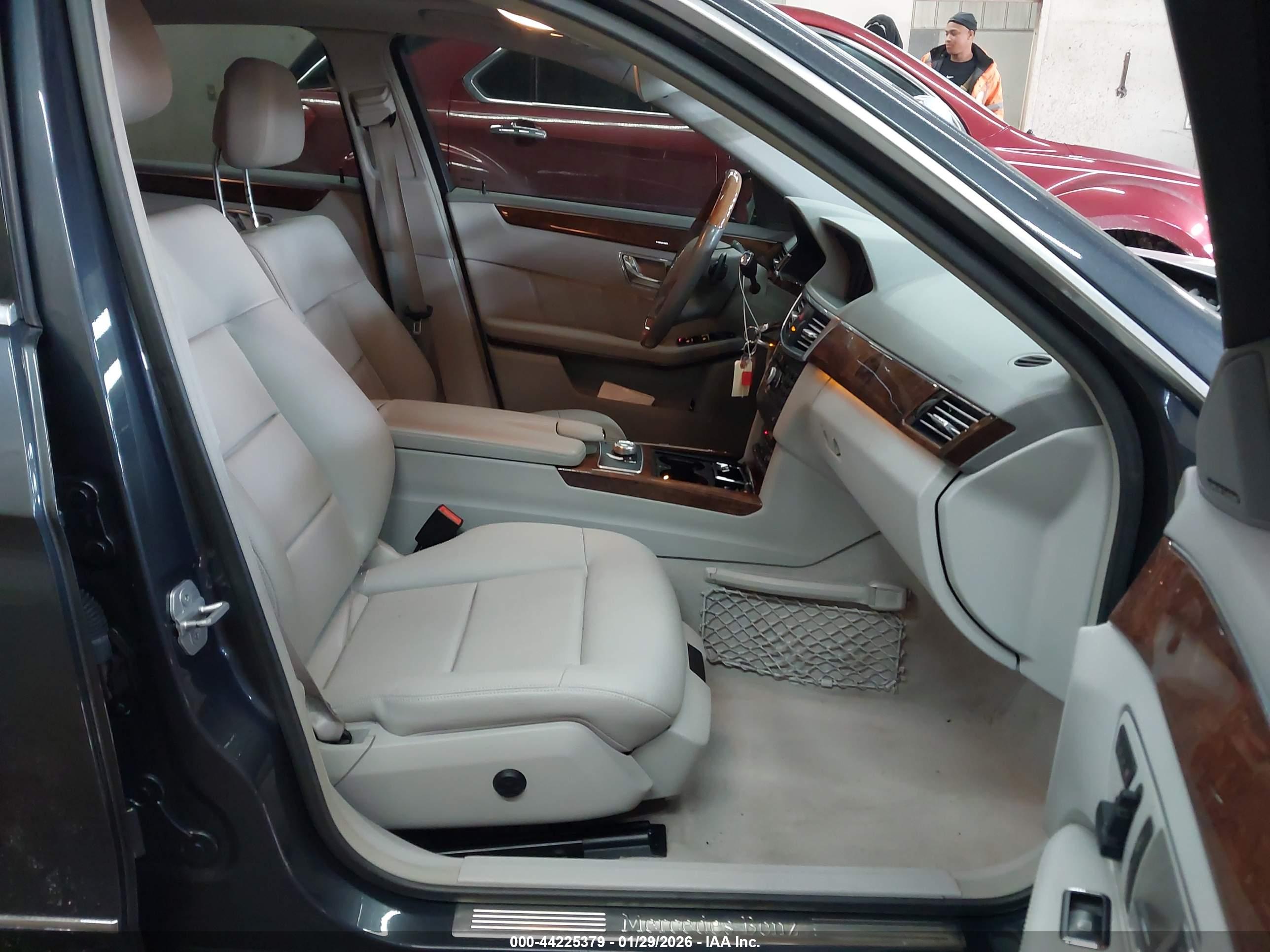 MERCEDES-BENZ E image 5