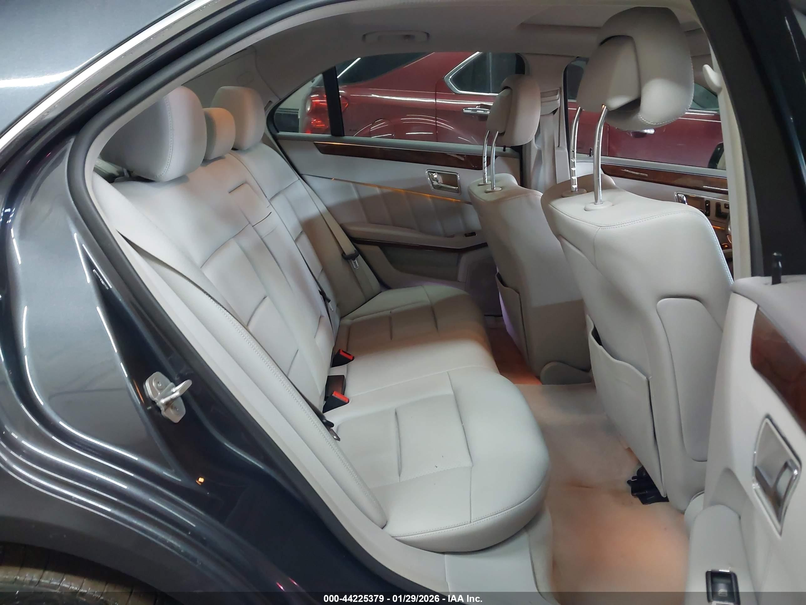MERCEDES-BENZ E image 8