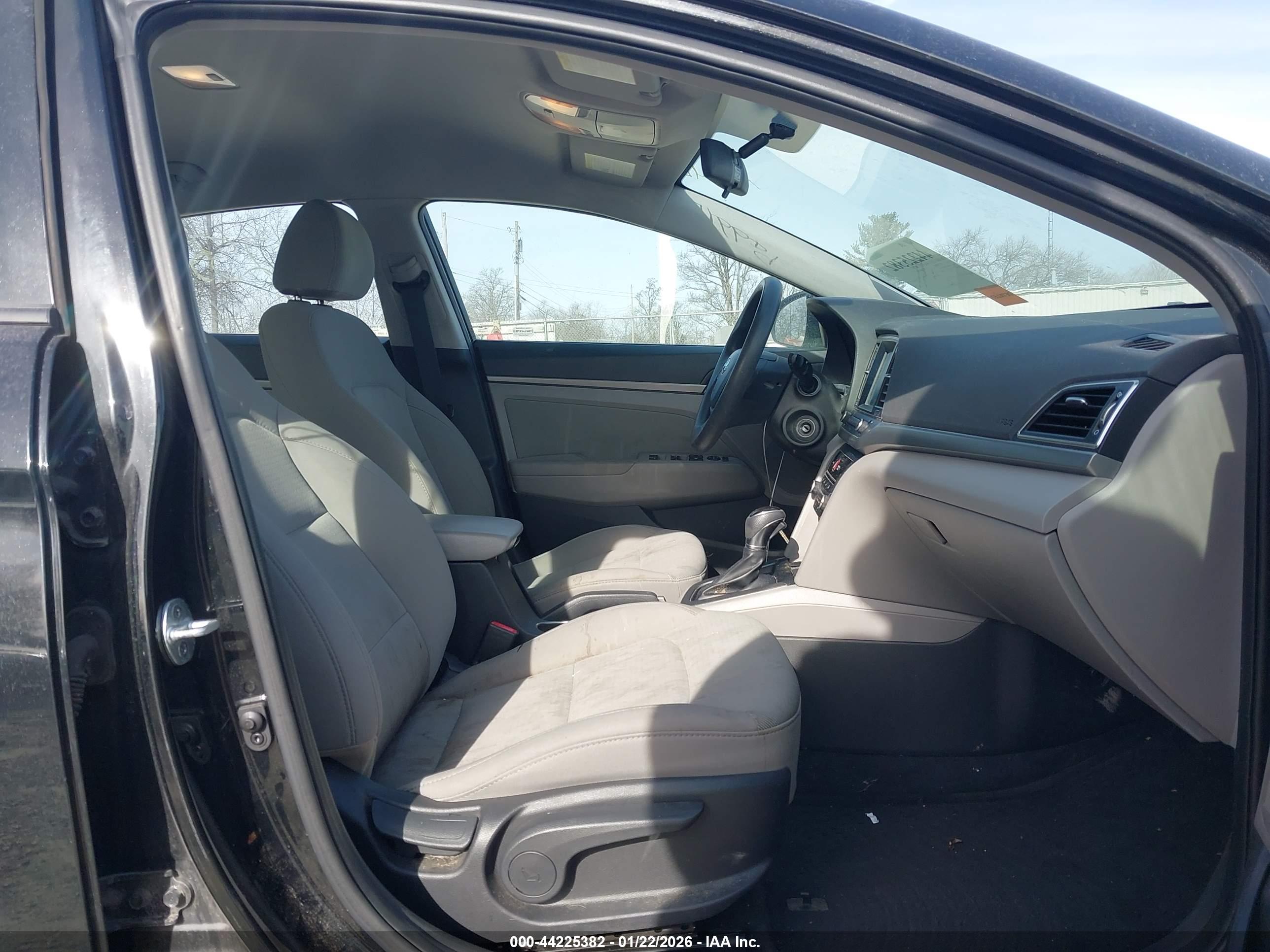 HYUNDAI ELANTRA image 5