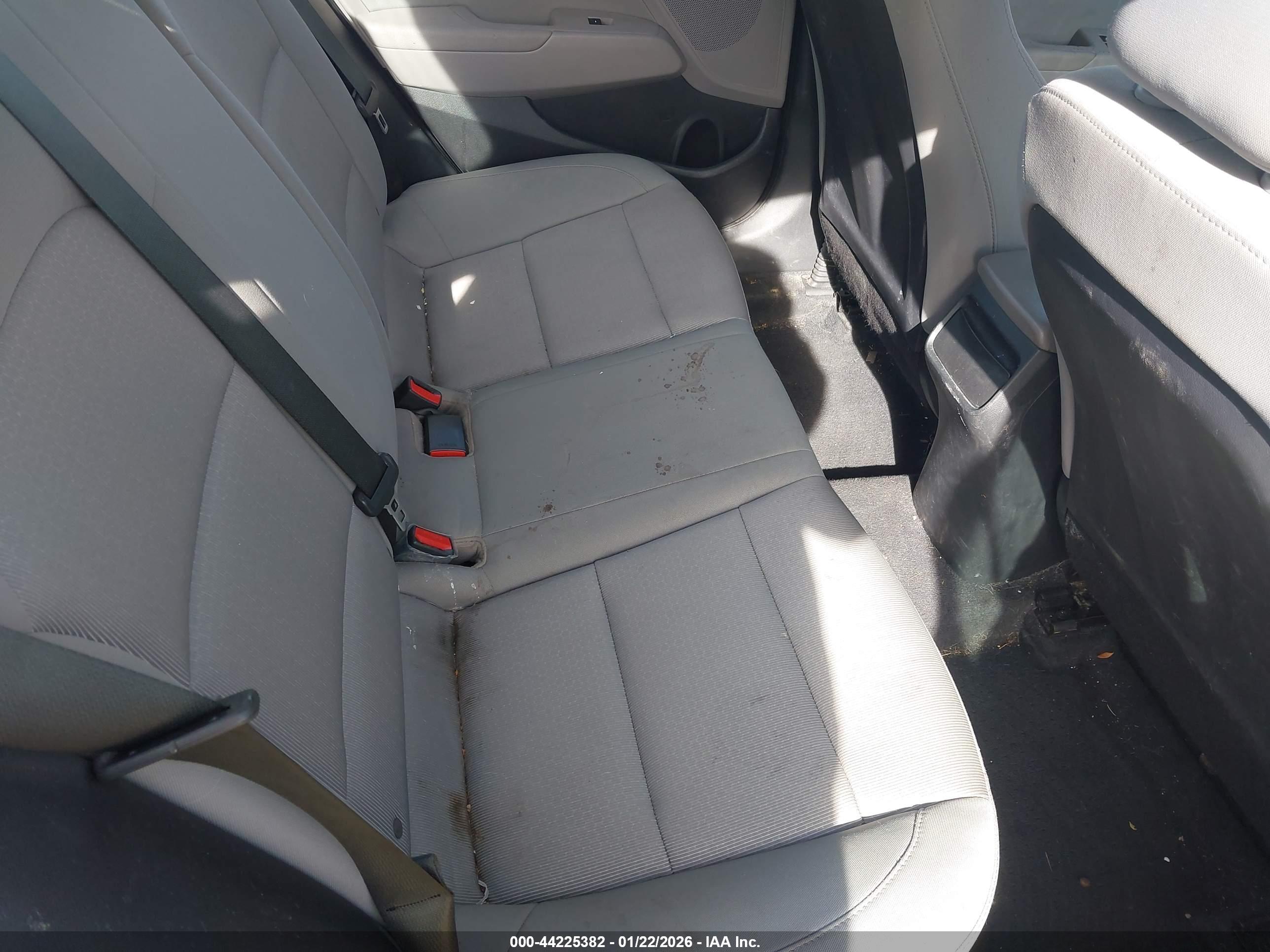 HYUNDAI ELANTRA image 8