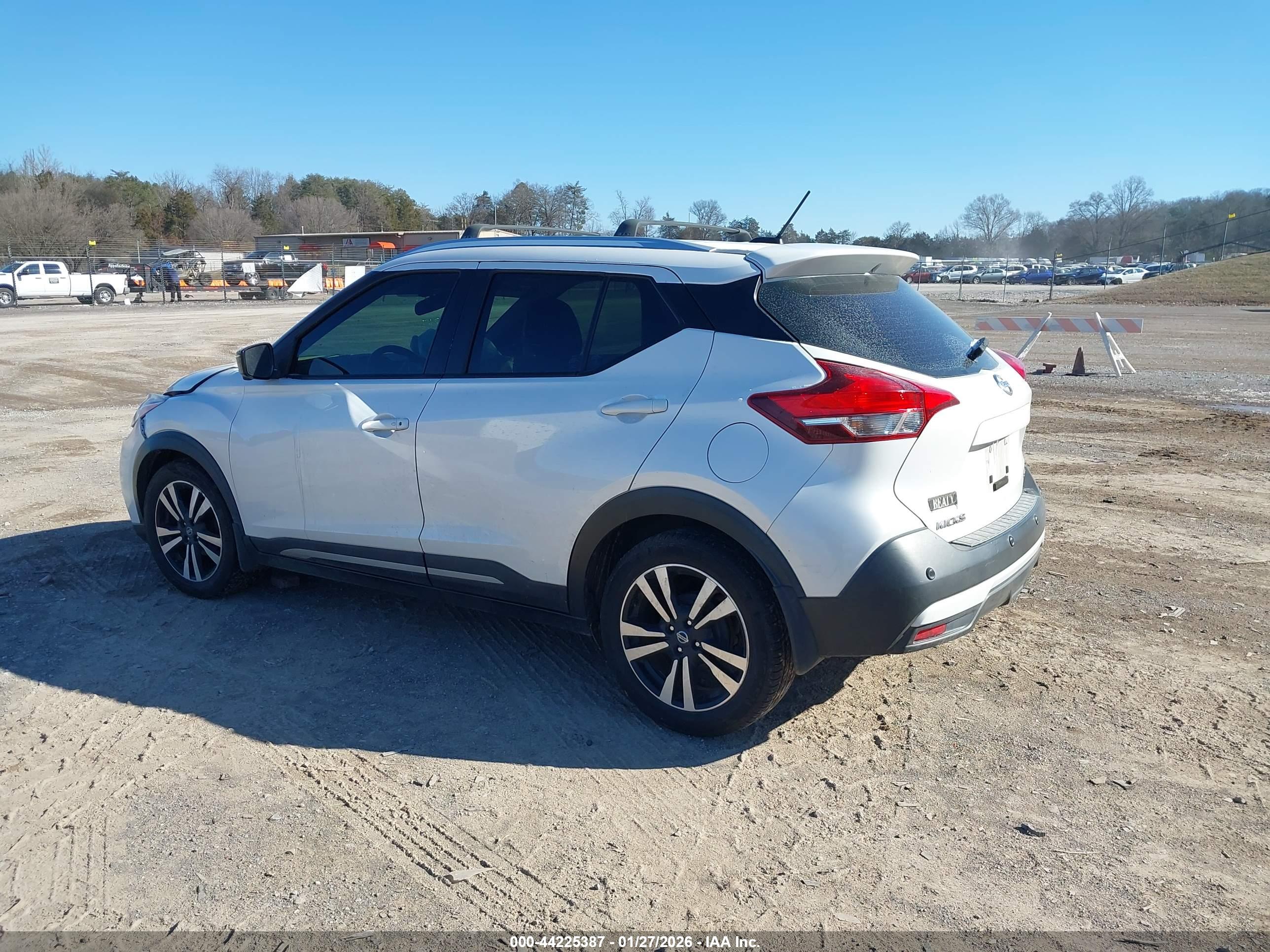 NISSAN KICKS image 3