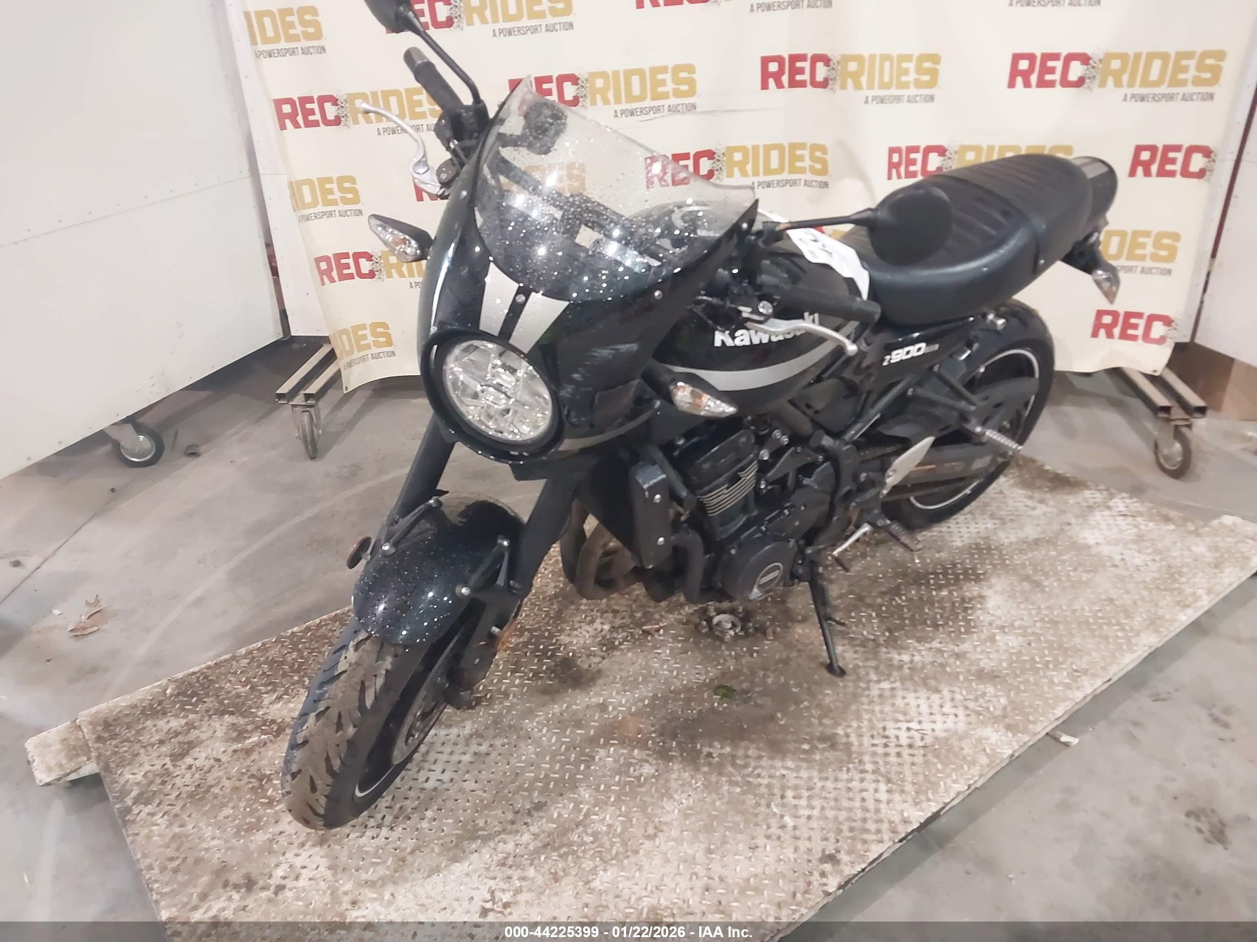 KAWASAKI ZR900 image 2