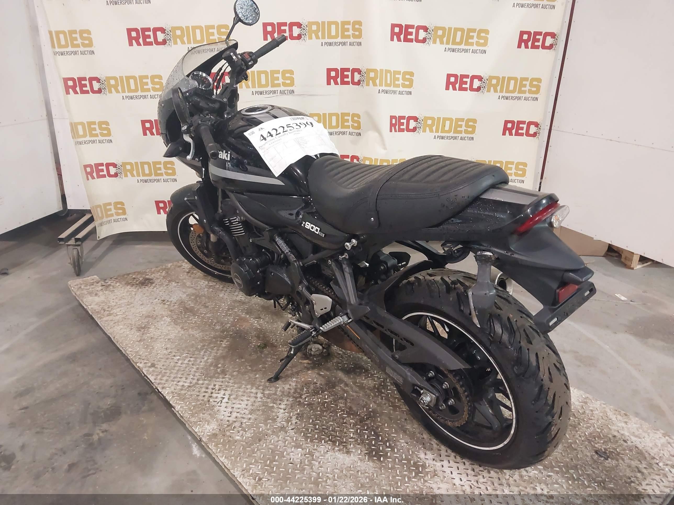 KAWASAKI ZR900 image 3