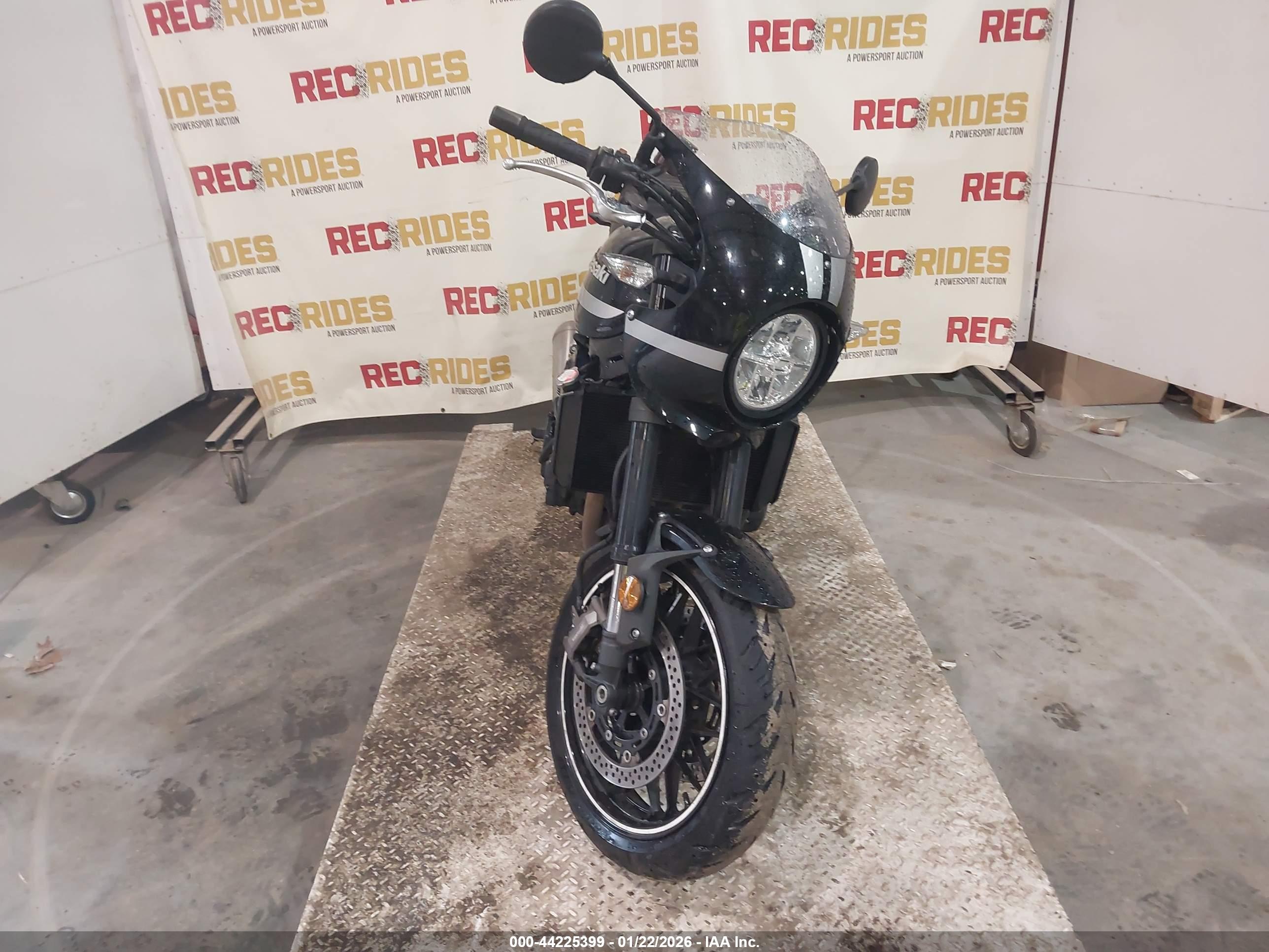 KAWASAKI ZR900 image 5