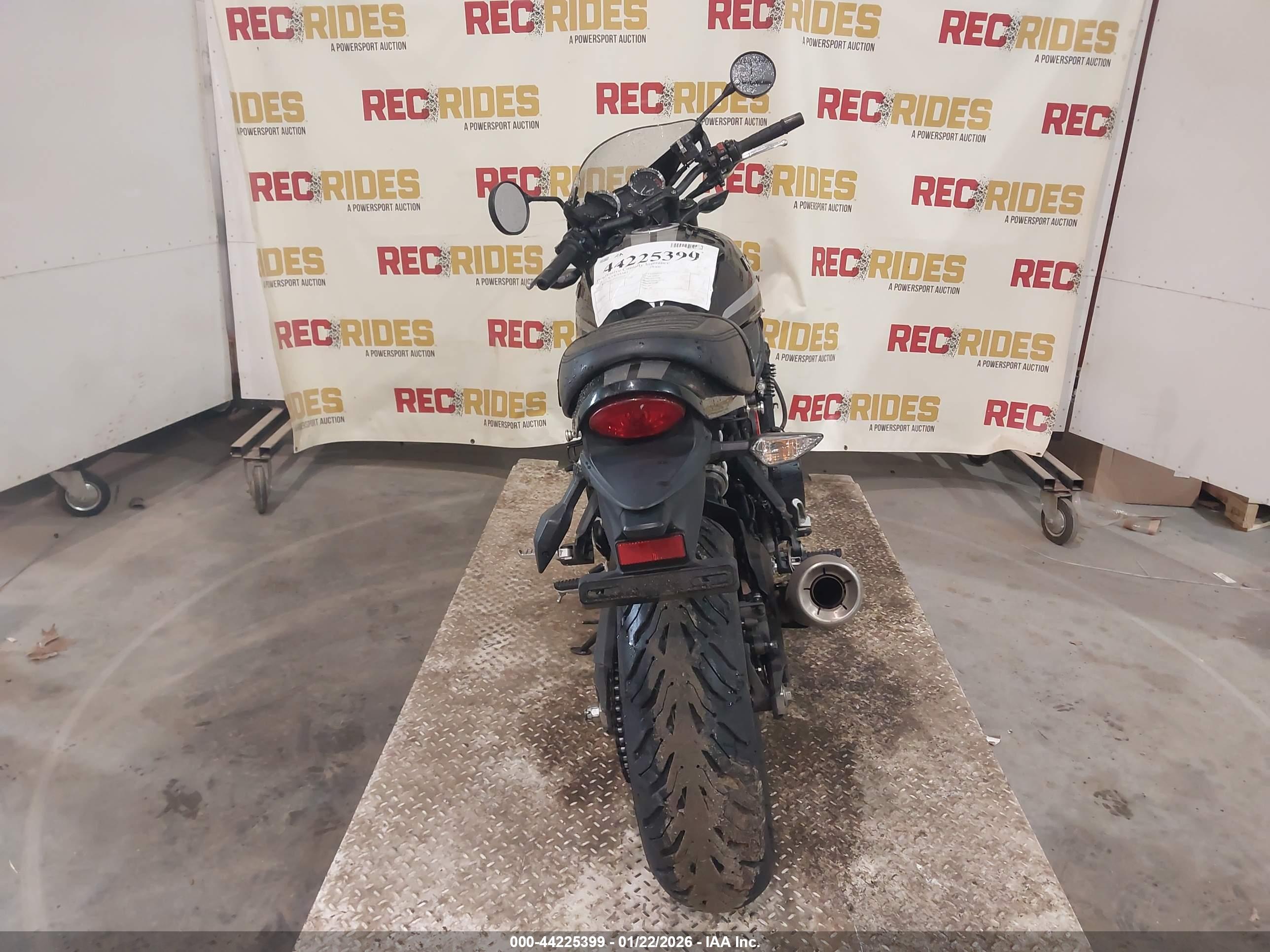 KAWASAKI ZR900 image 6