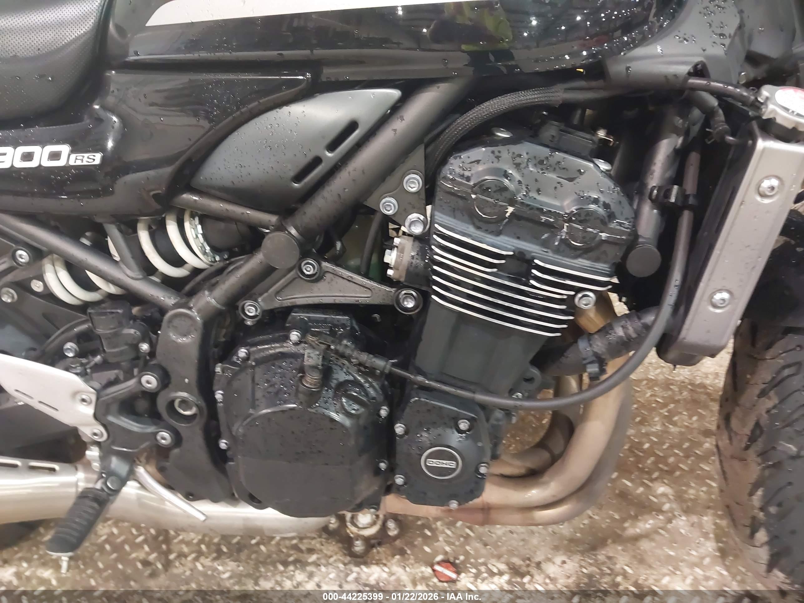 KAWASAKI ZR900 image 8
