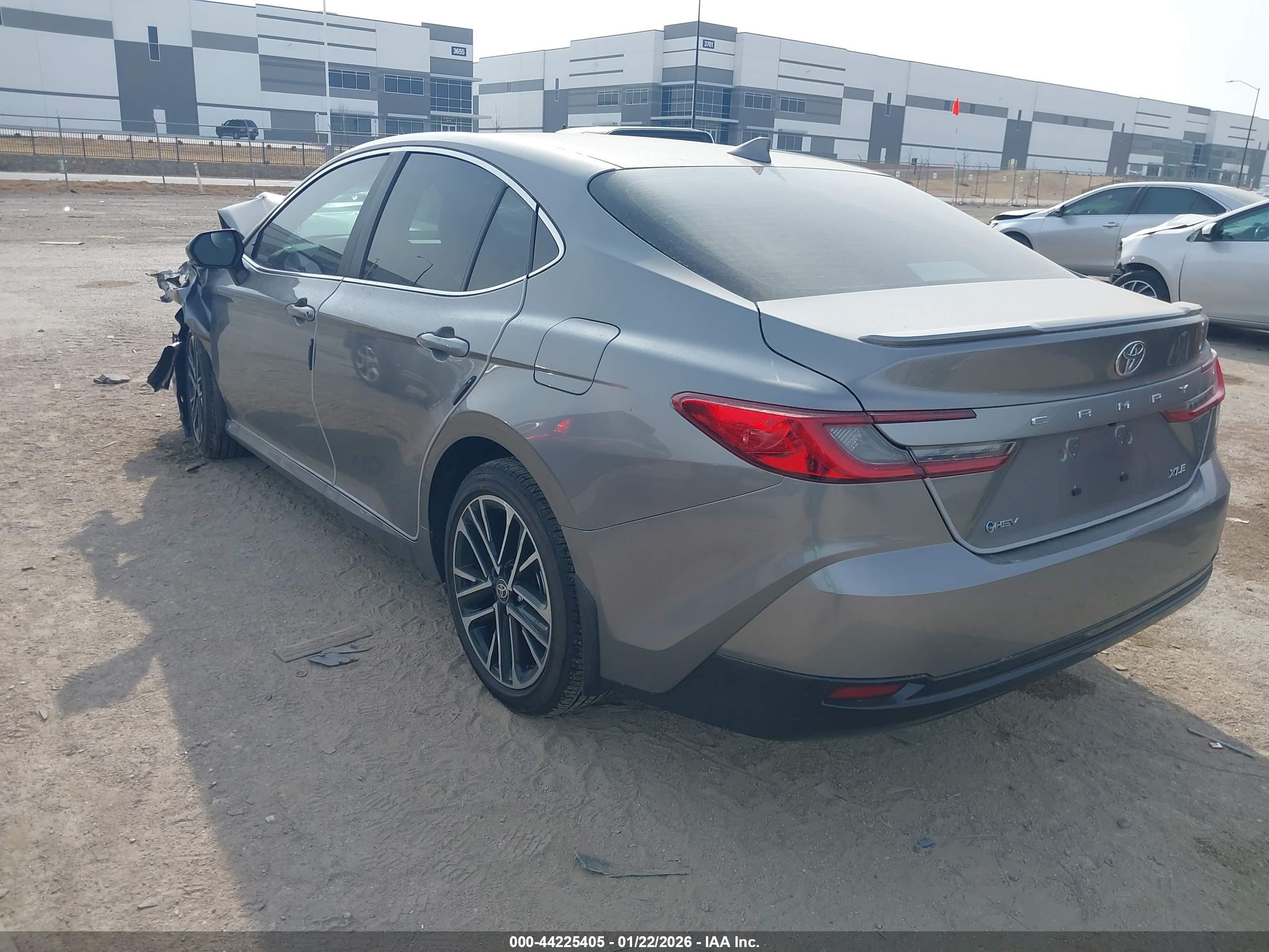 TOYOTA CAMRY image 3