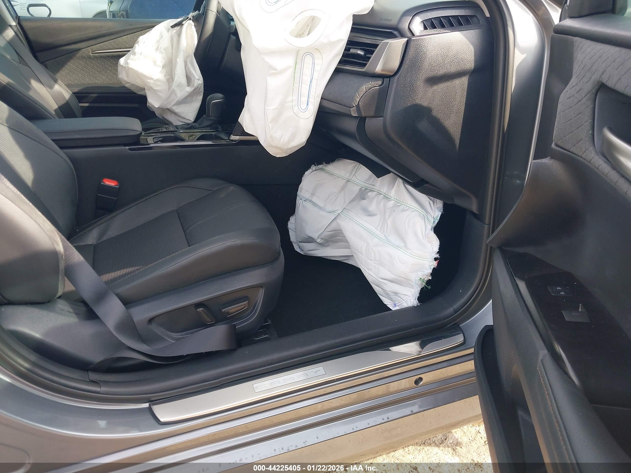 TOYOTA CAMRY image 5