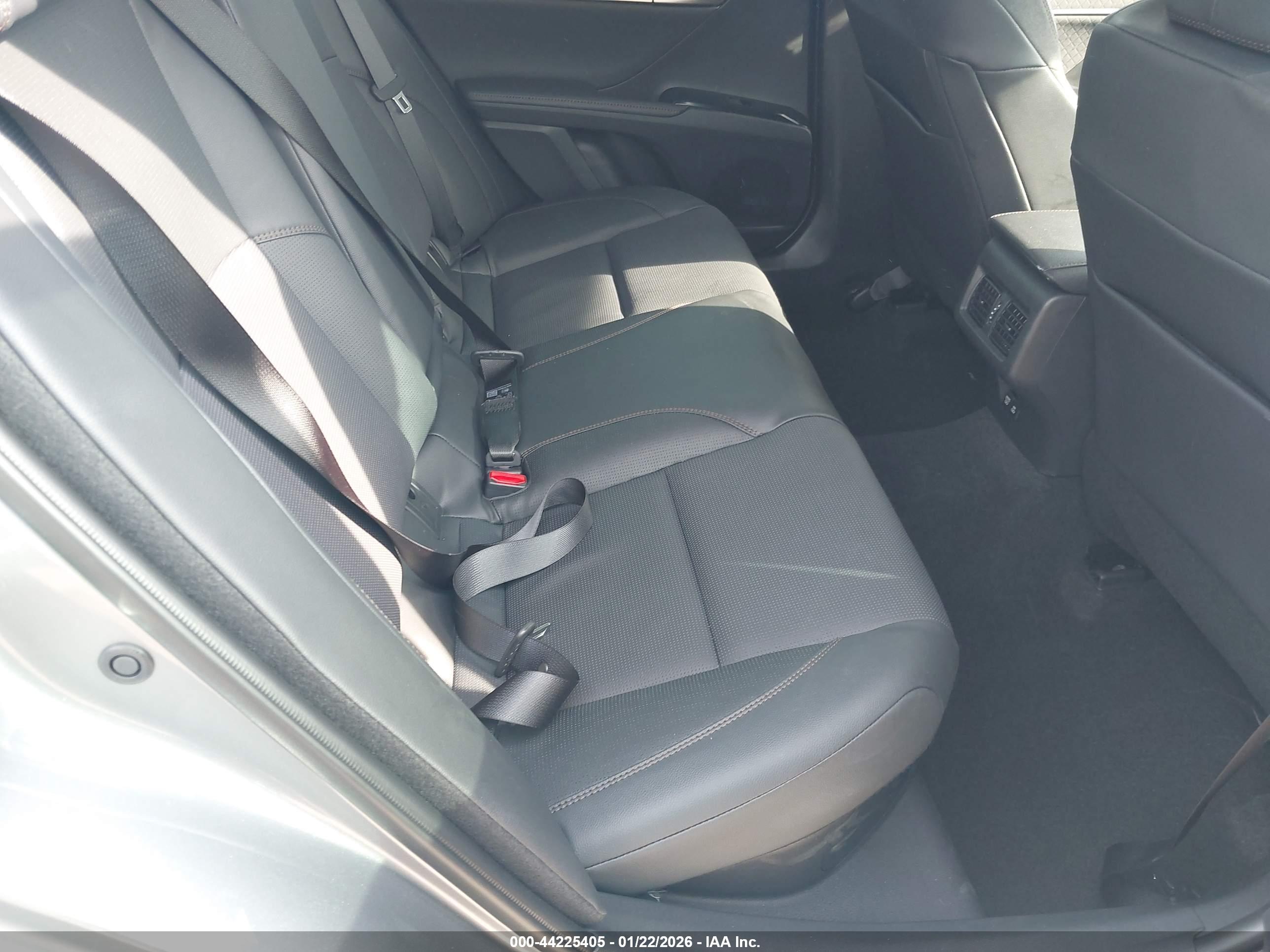 TOYOTA CAMRY image 8
