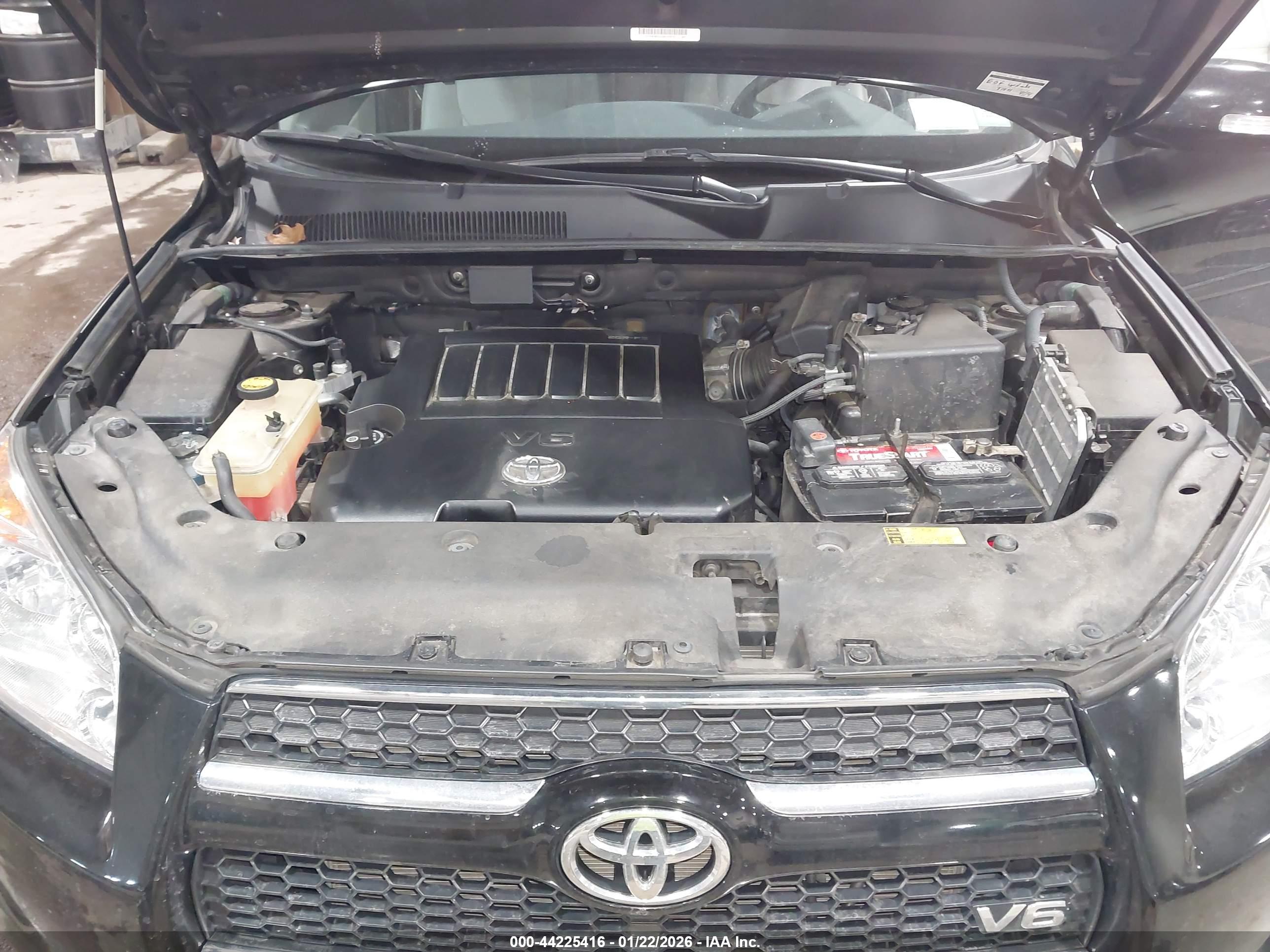 TOYOTA RAV4 image 10