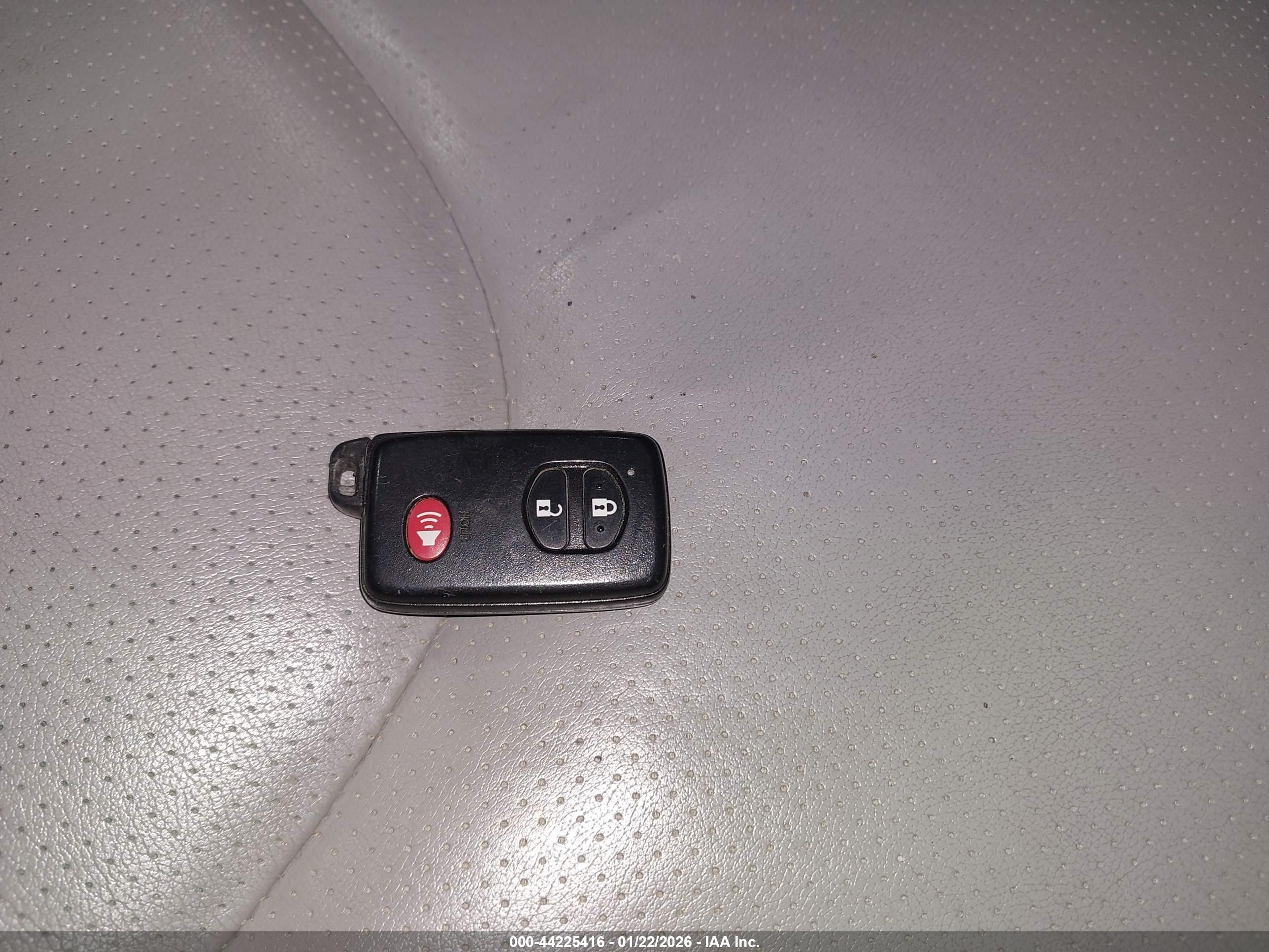 TOYOTA RAV4 image 11
