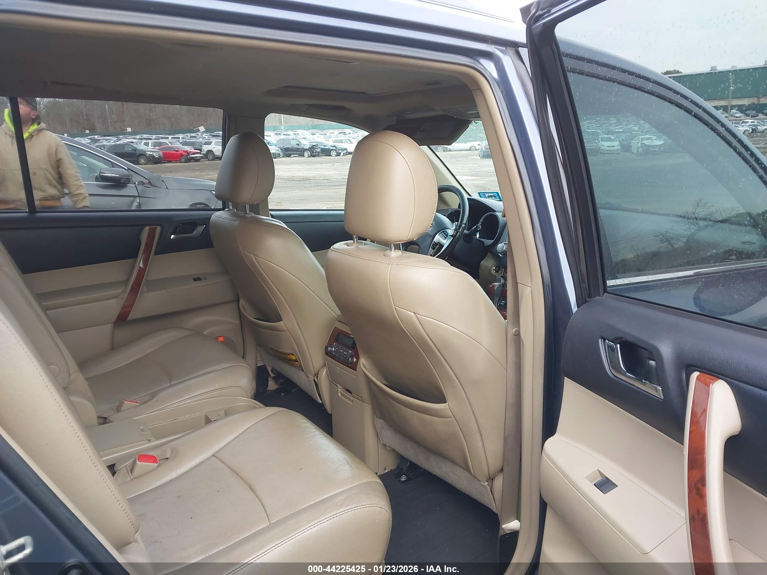 TOYOTA HIGHLANDER image 8