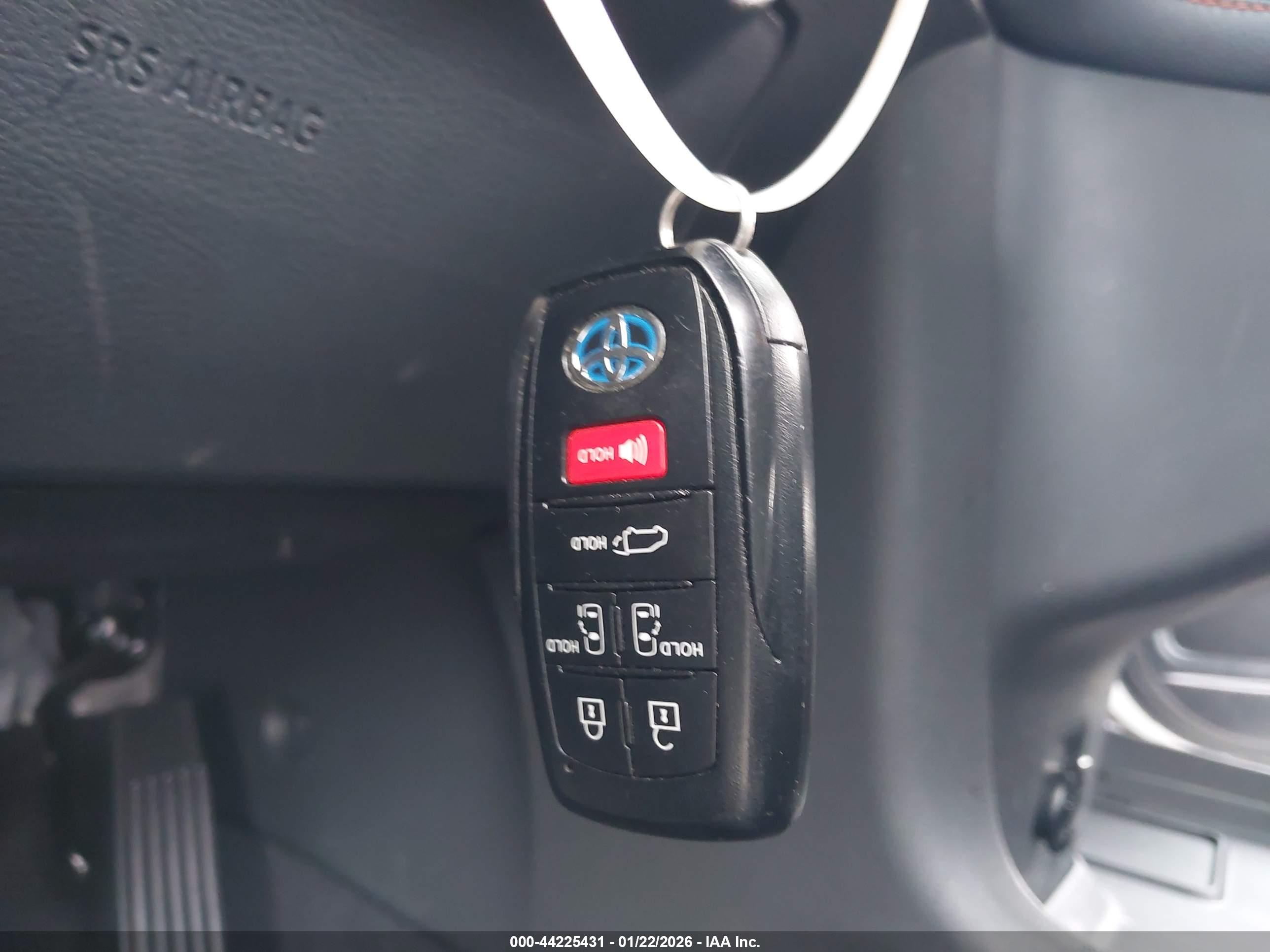 TOYOTA SIENNA image 11