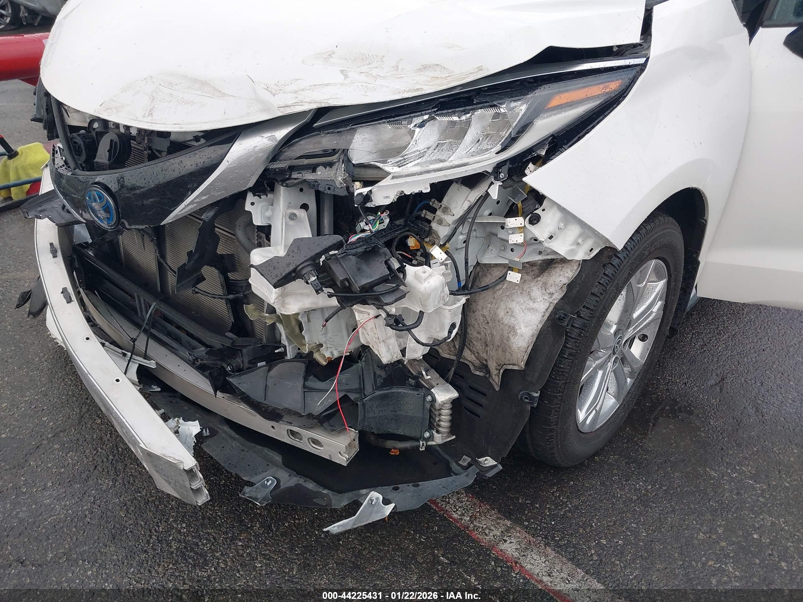 TOYOTA SIENNA image 6