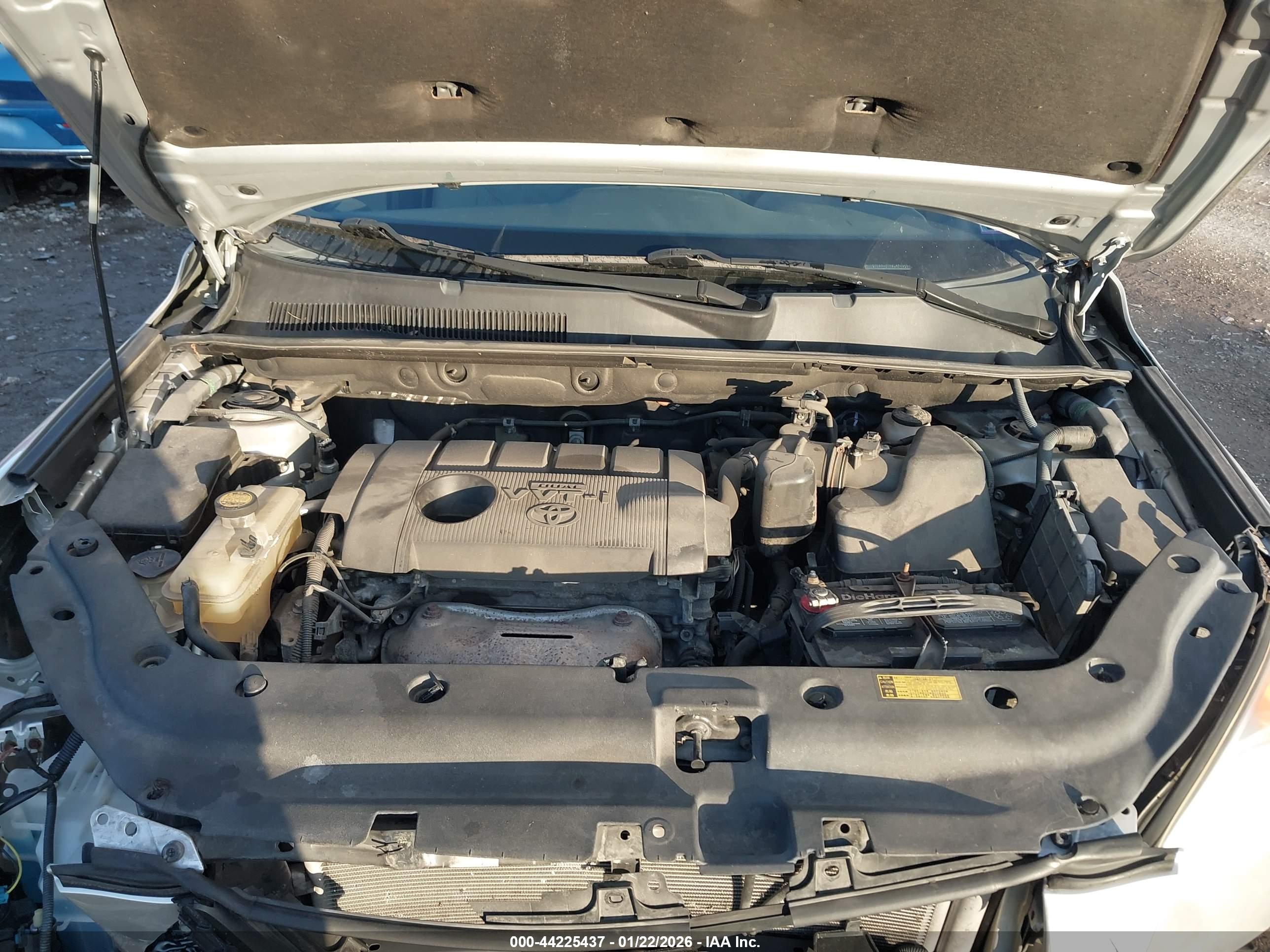 TOYOTA RAV4 image 10