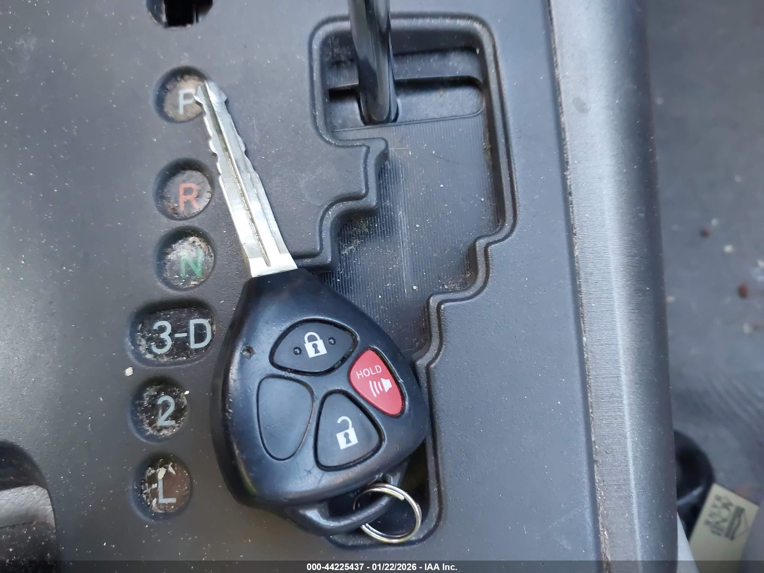 TOYOTA RAV4 image 11