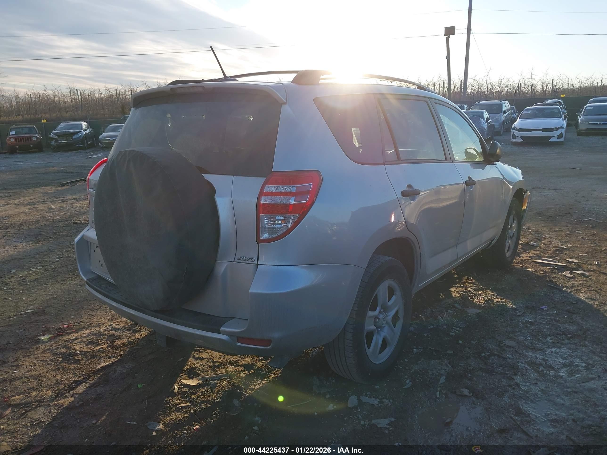 TOYOTA RAV4 image 4