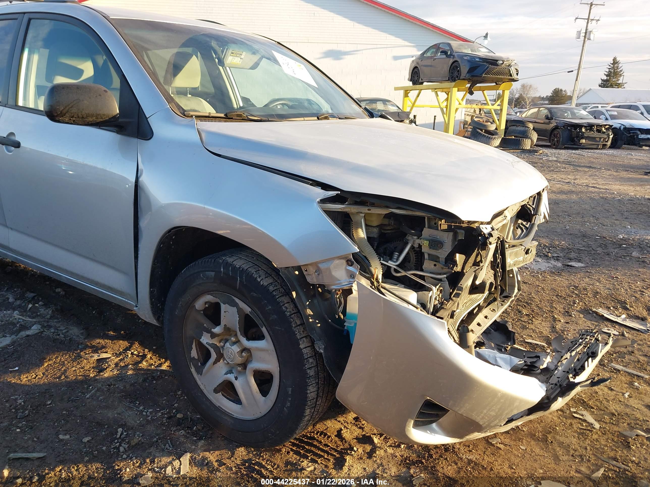 TOYOTA RAV4 image 6