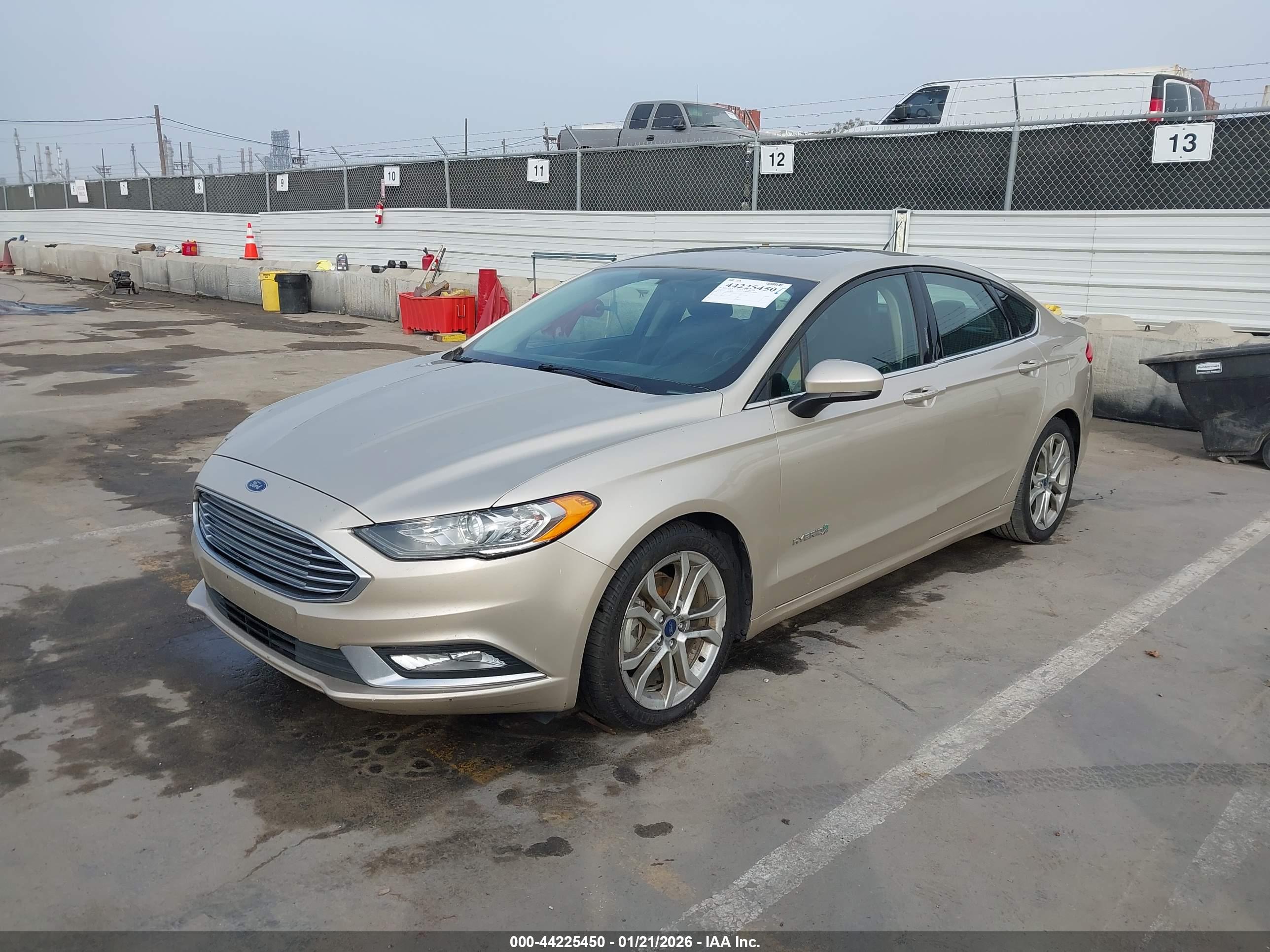 FORD FUSION image 2