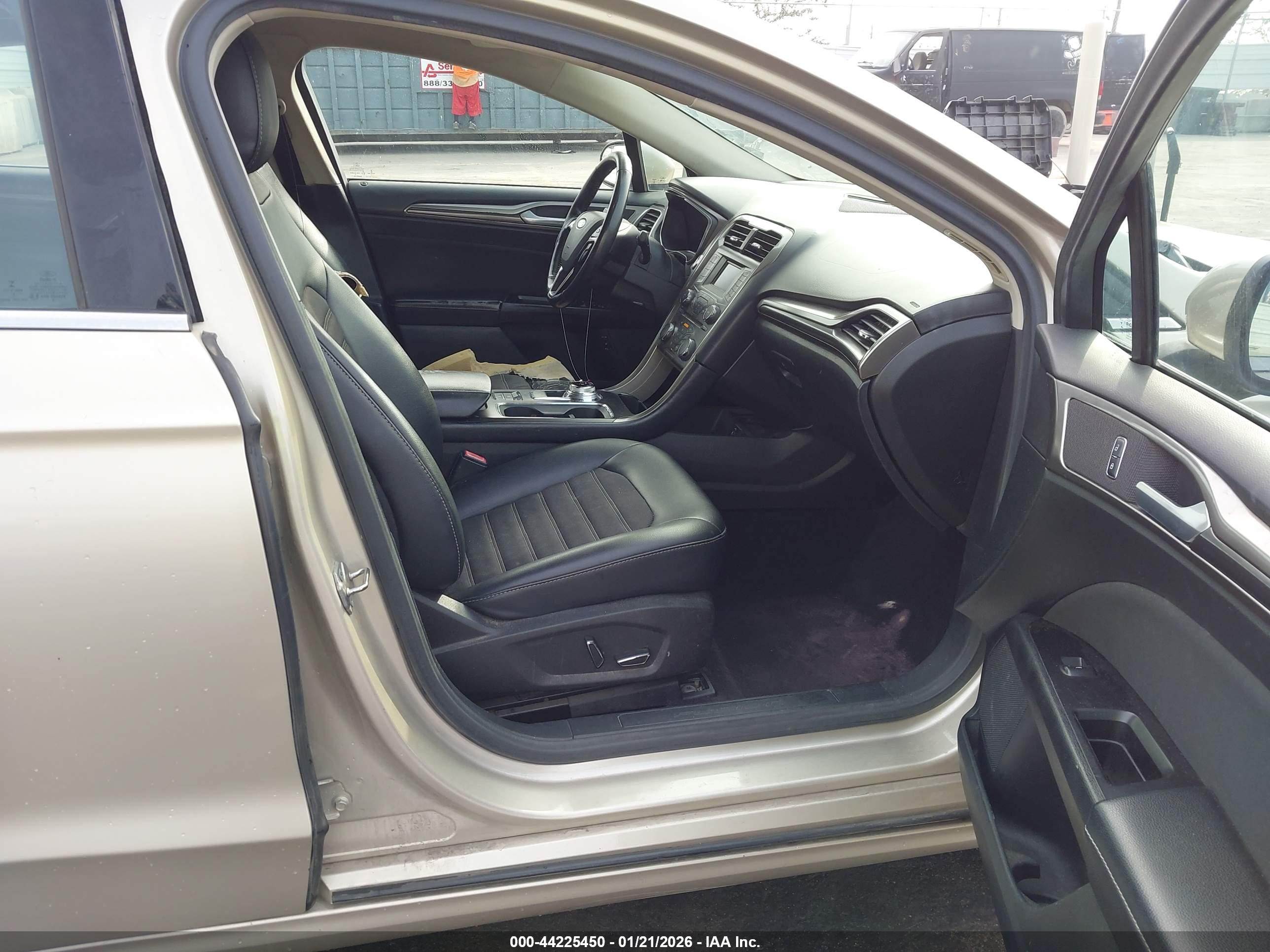 FORD FUSION image 5