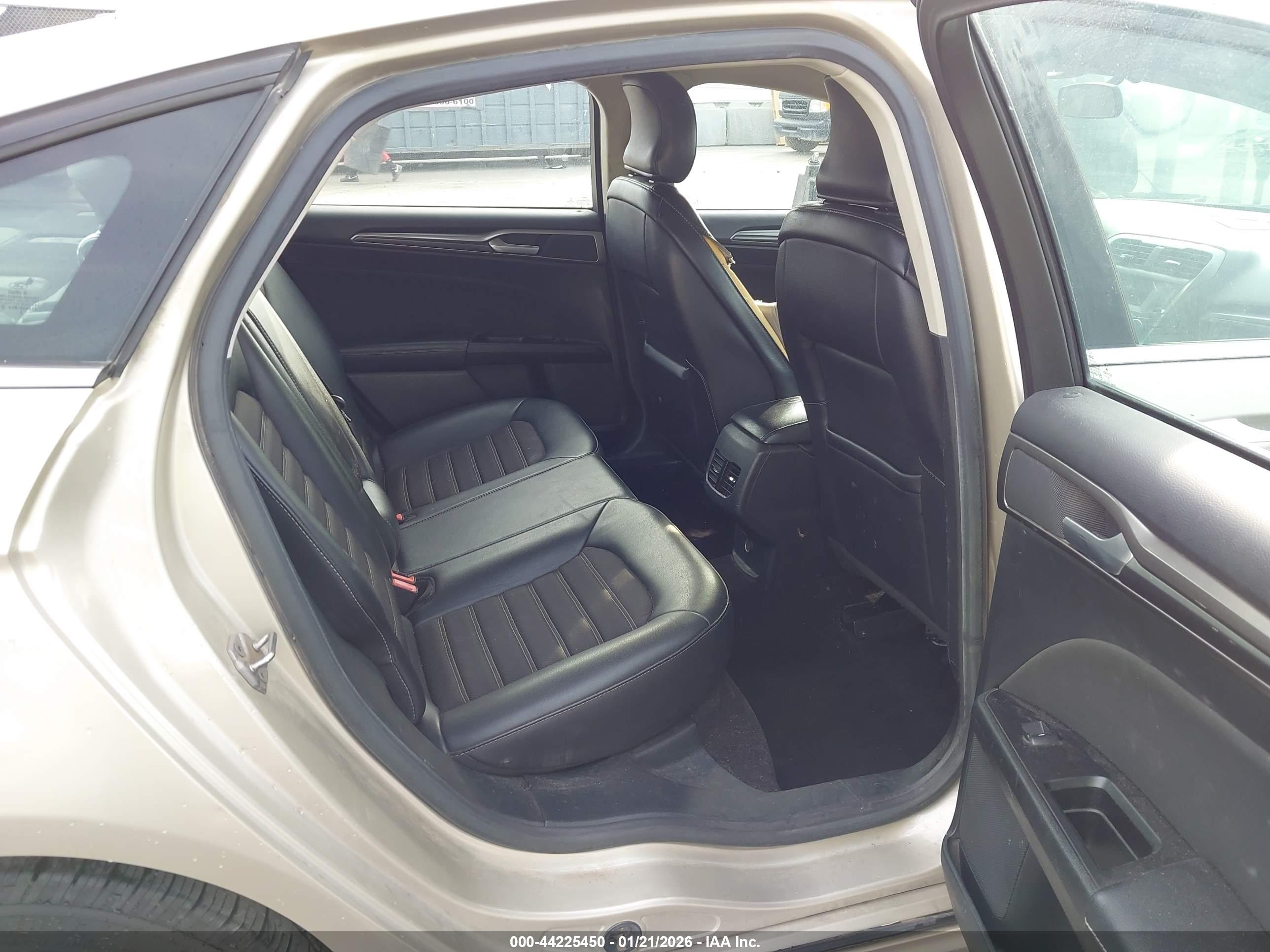 FORD FUSION image 8