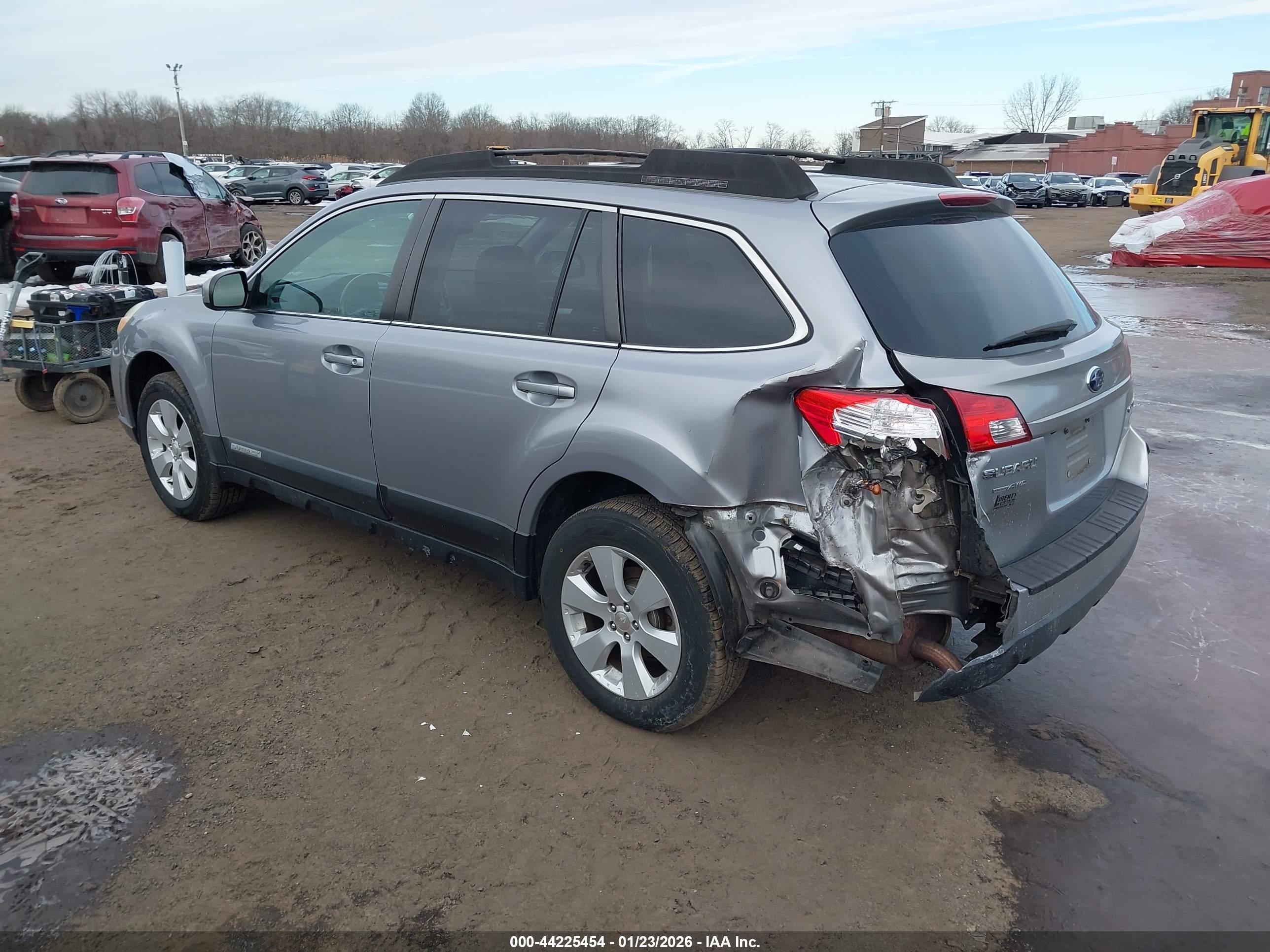 SUBARU OUTBACK image 6