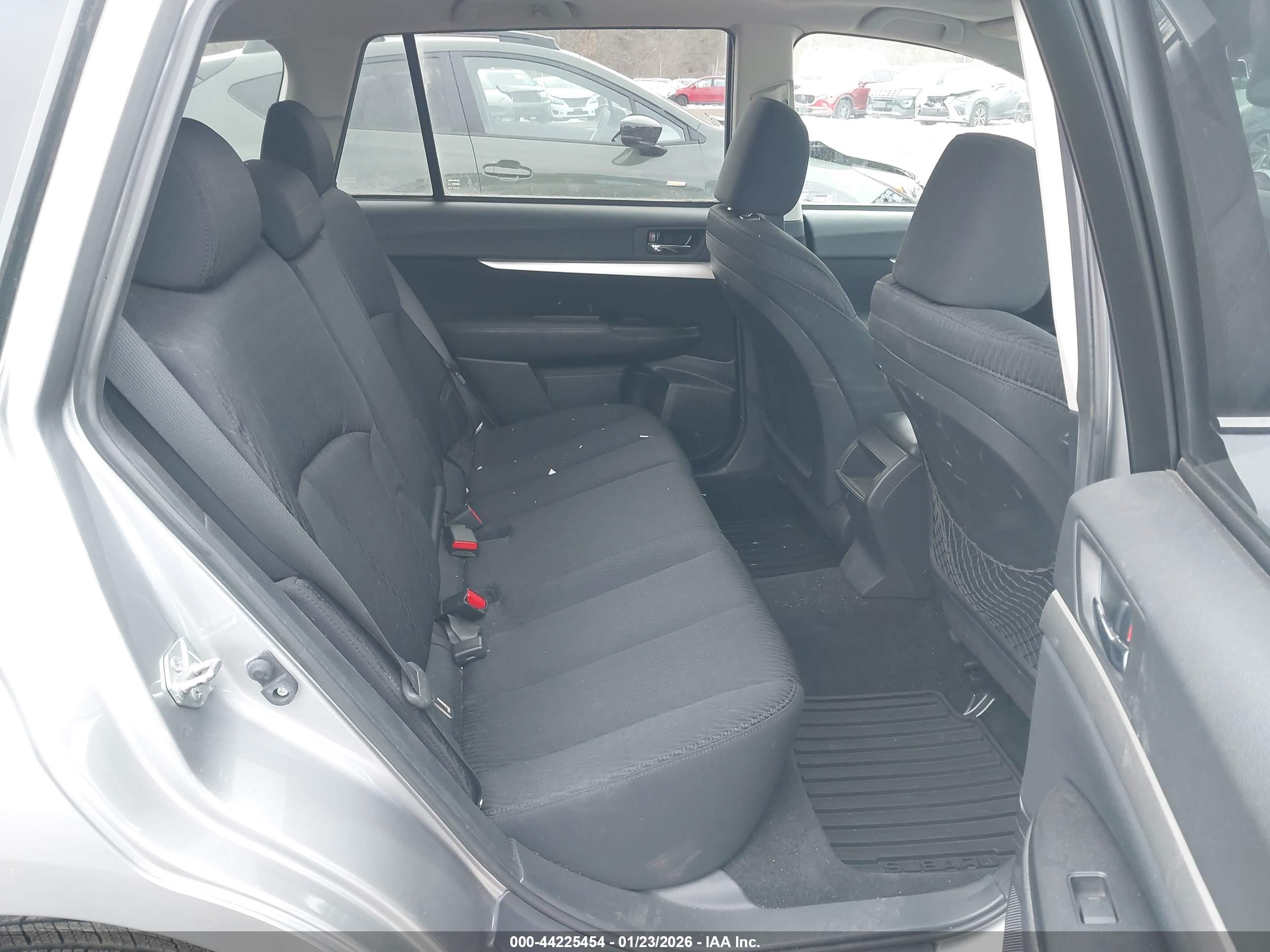 SUBARU OUTBACK image 8
