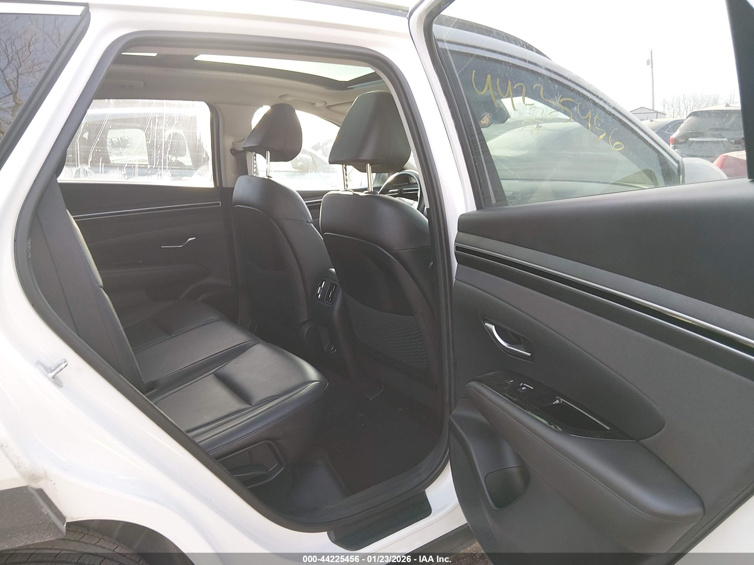 HYUNDAI TUCSON image 8