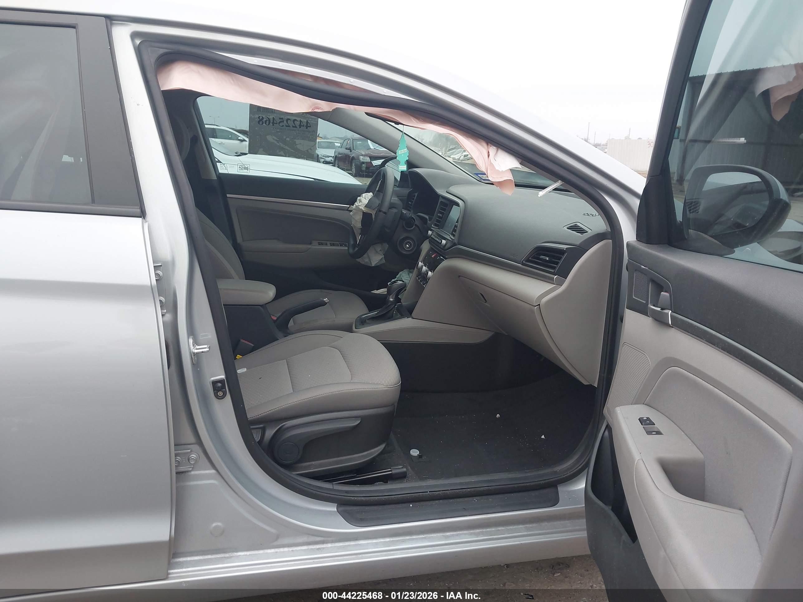 HYUNDAI ELANTRA image 5