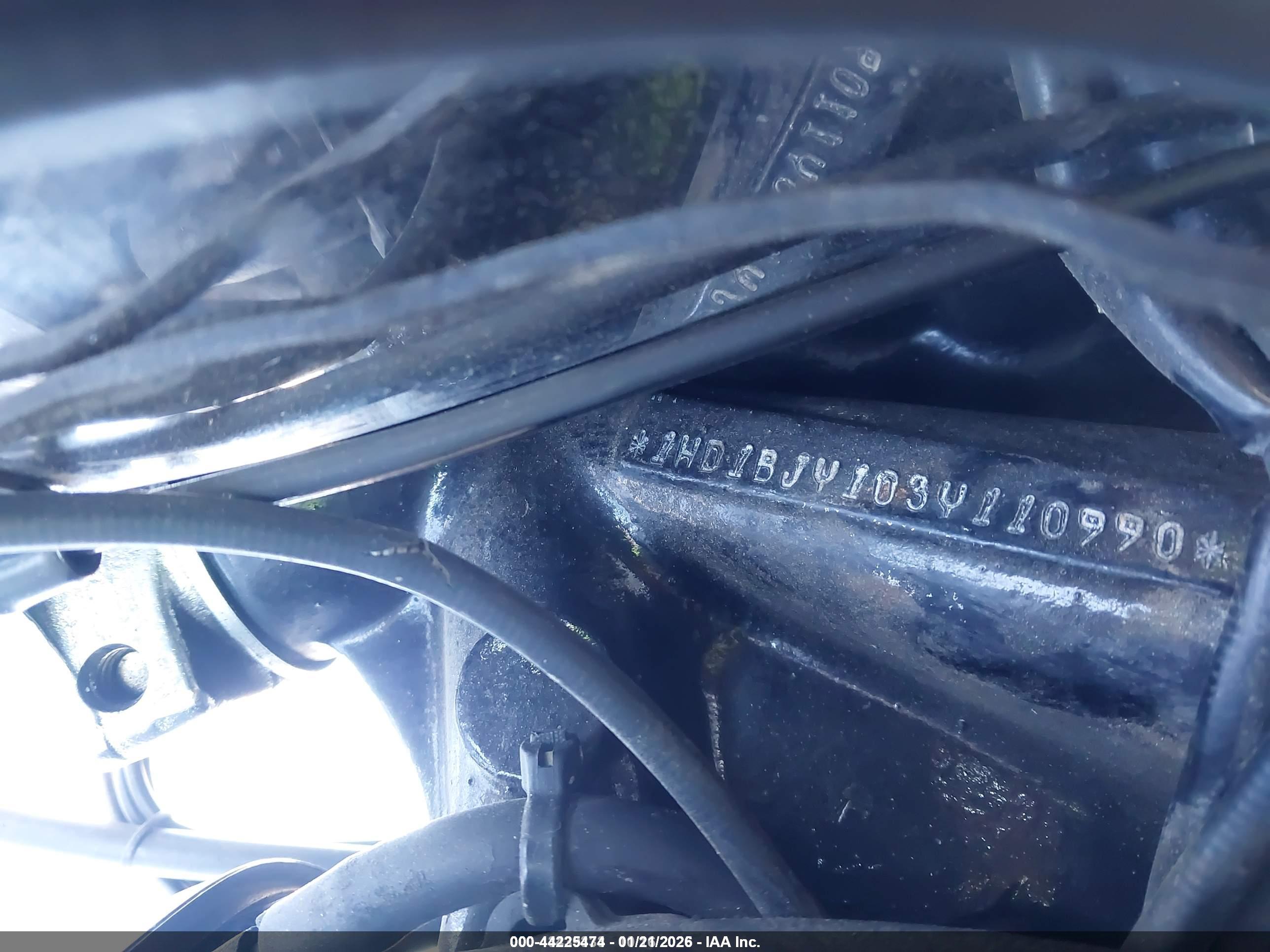 HARLEY-DAVIDSON FLSTC image 10