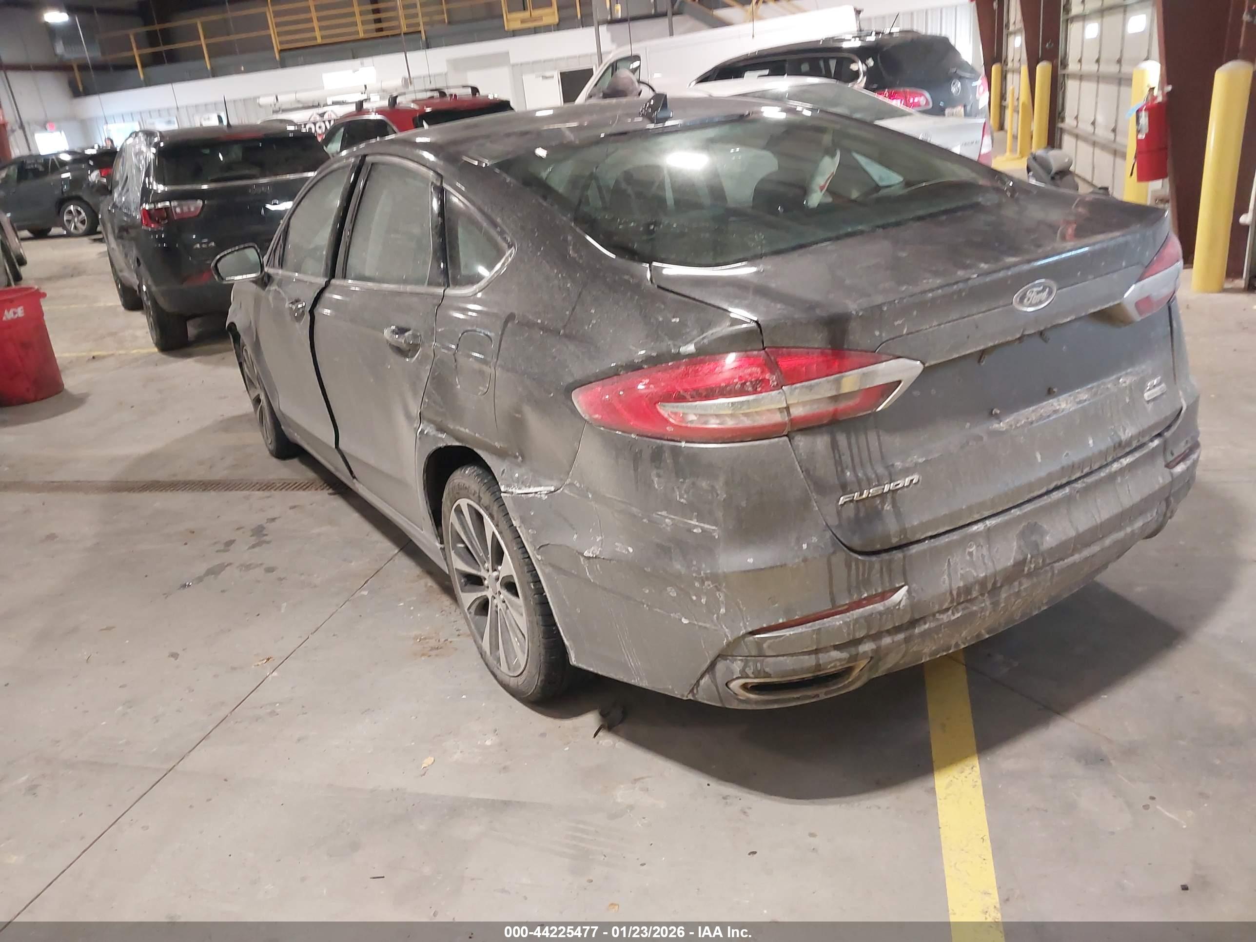 FORD FUSION image 3