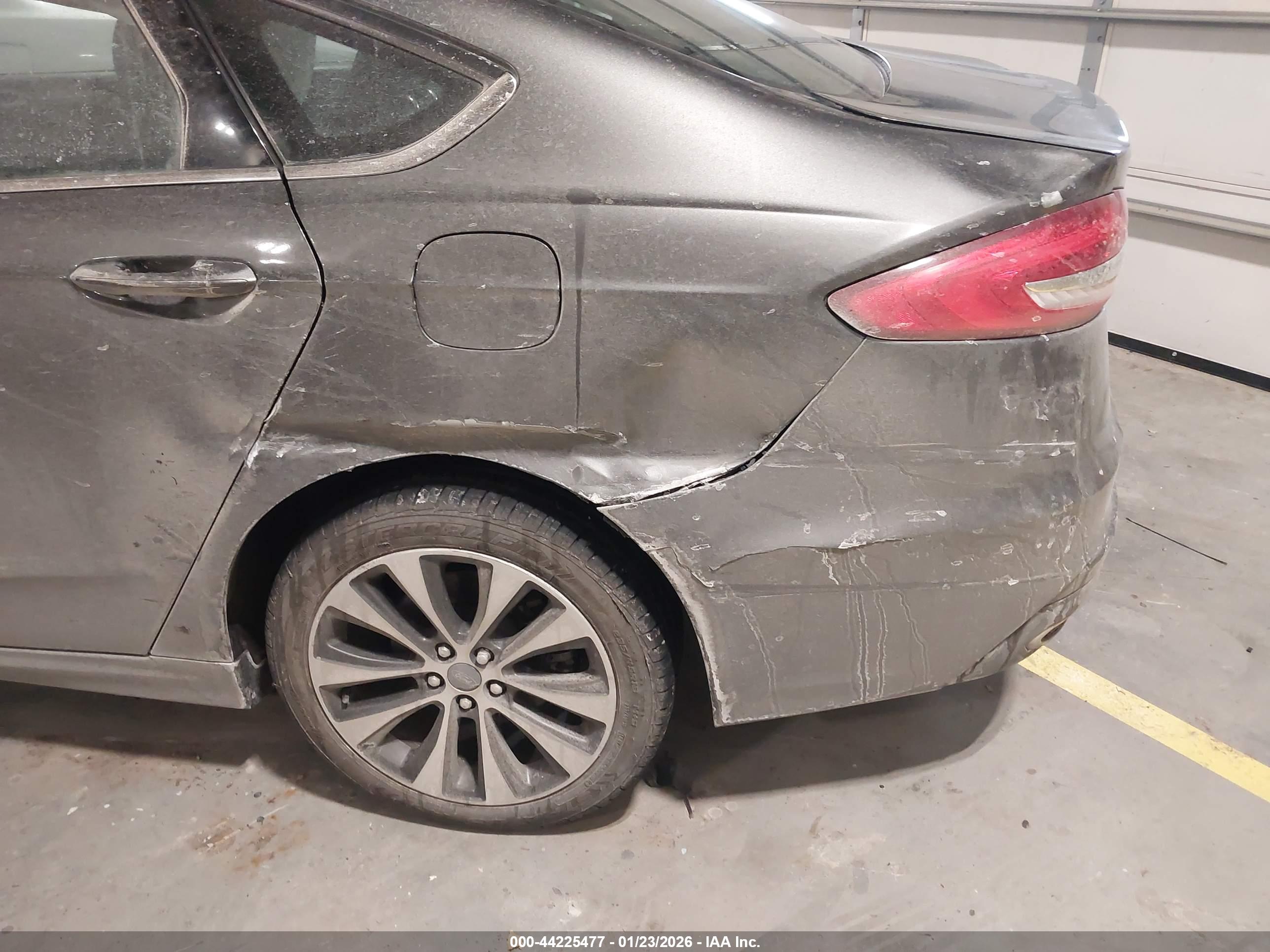 FORD FUSION image 6