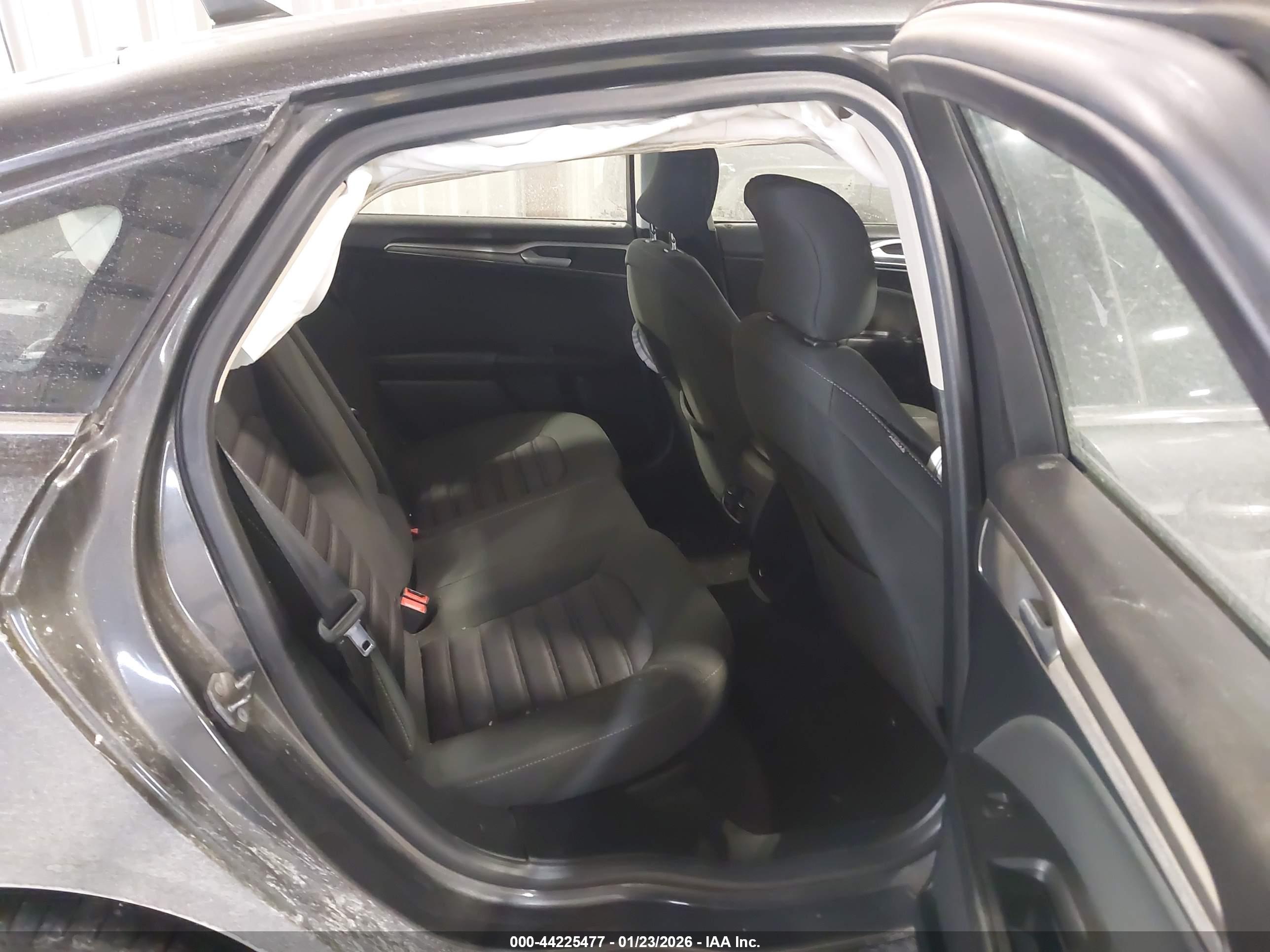FORD FUSION image 8