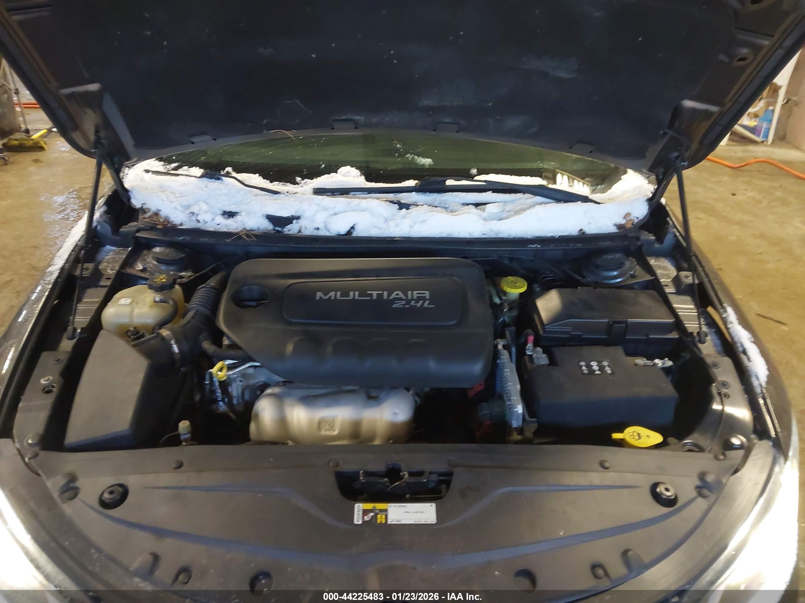 CHRYSLER 200 image 10