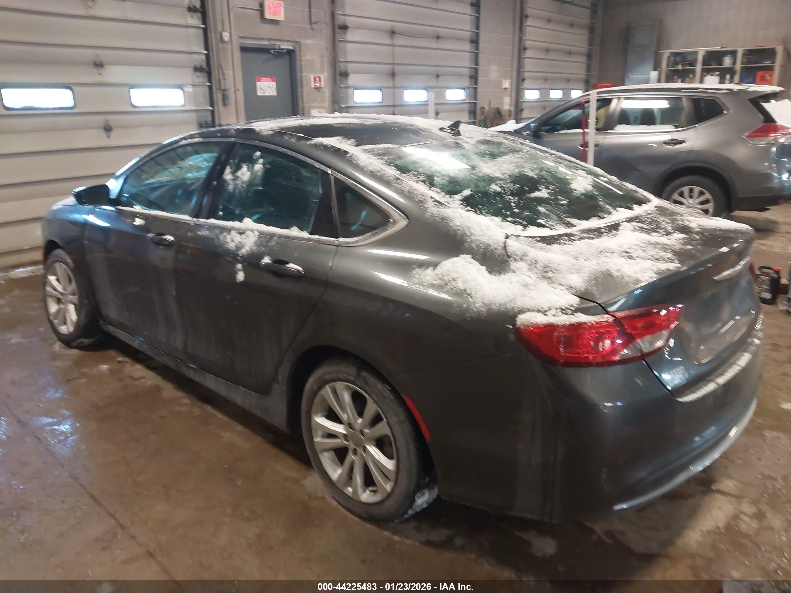 CHRYSLER 200 image 3