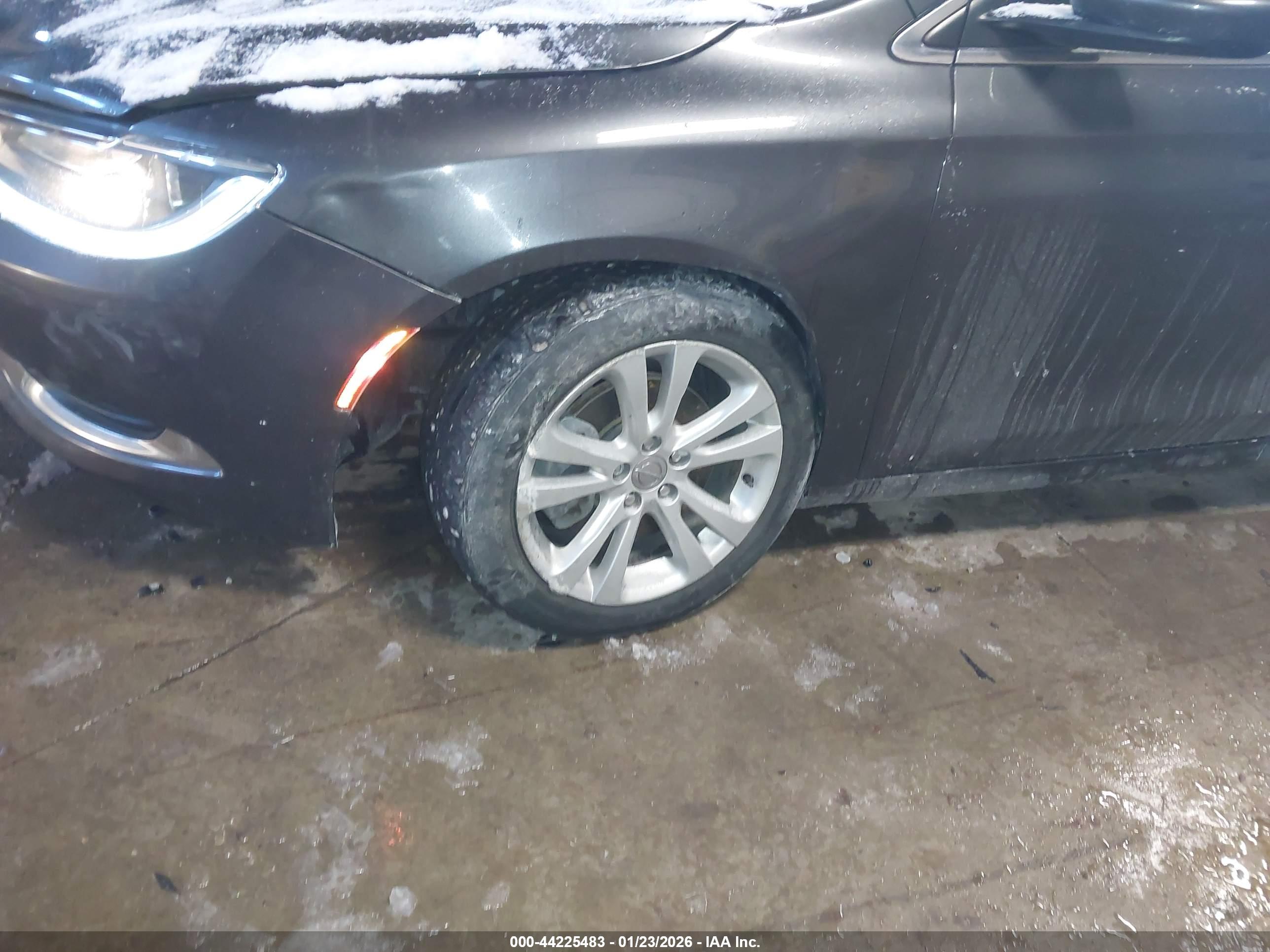 CHRYSLER 200 image 6