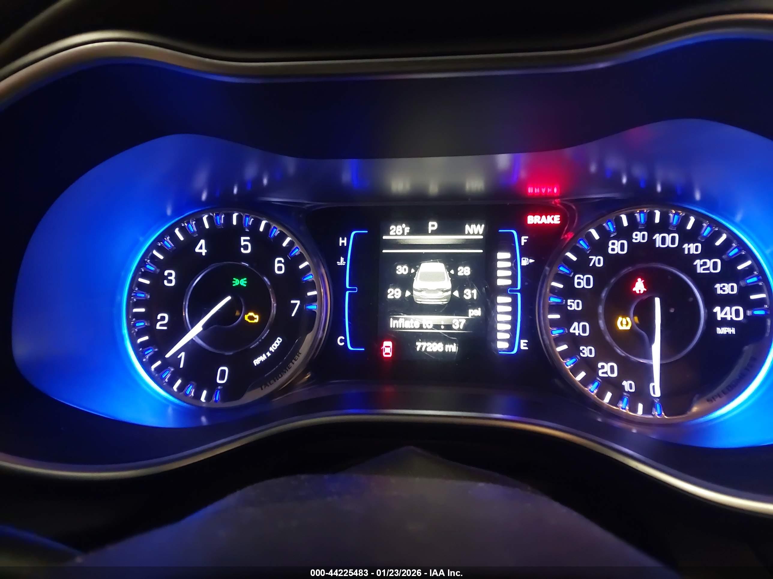 CHRYSLER 200 image 7