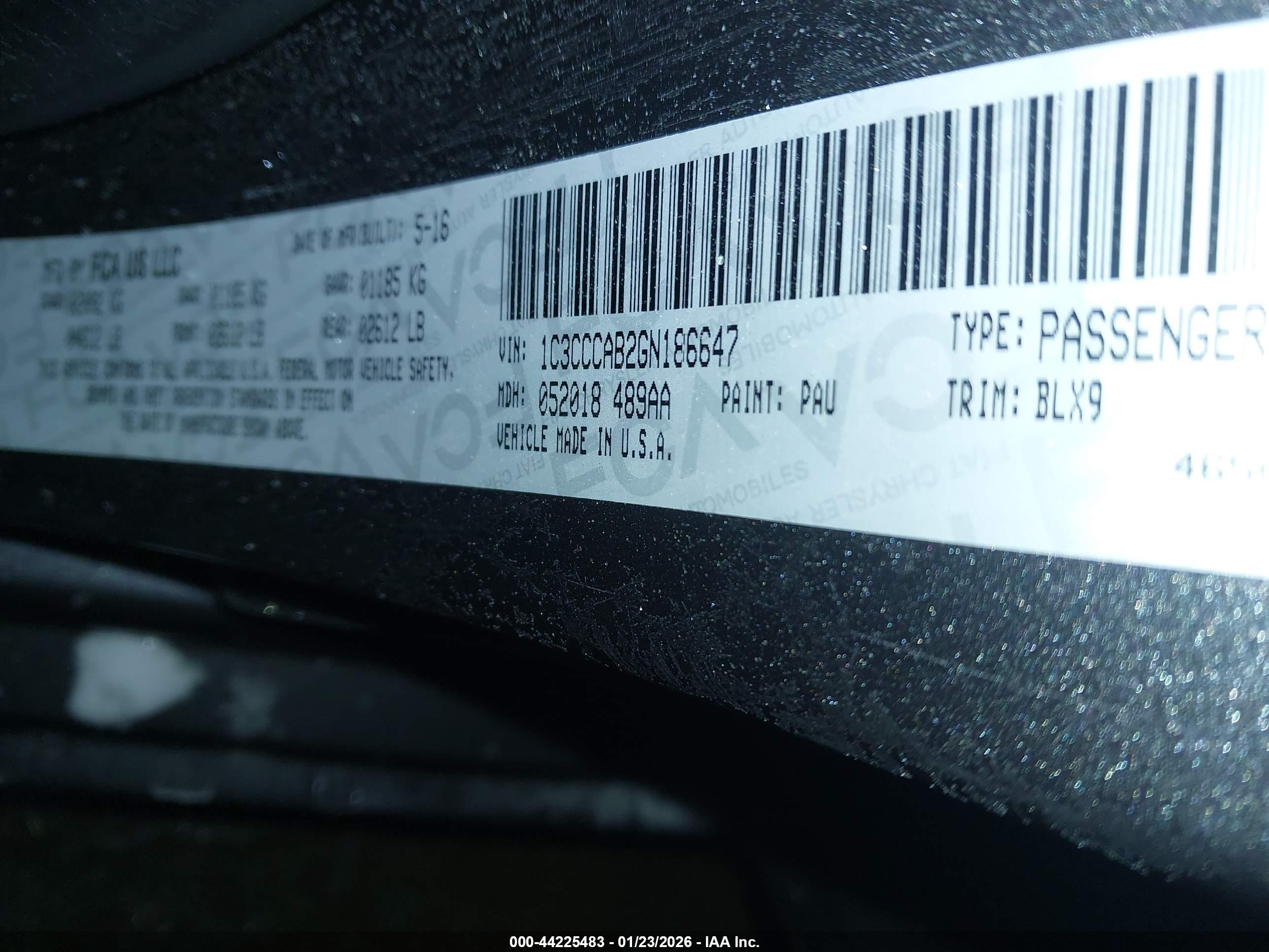 CHRYSLER 200 image 9