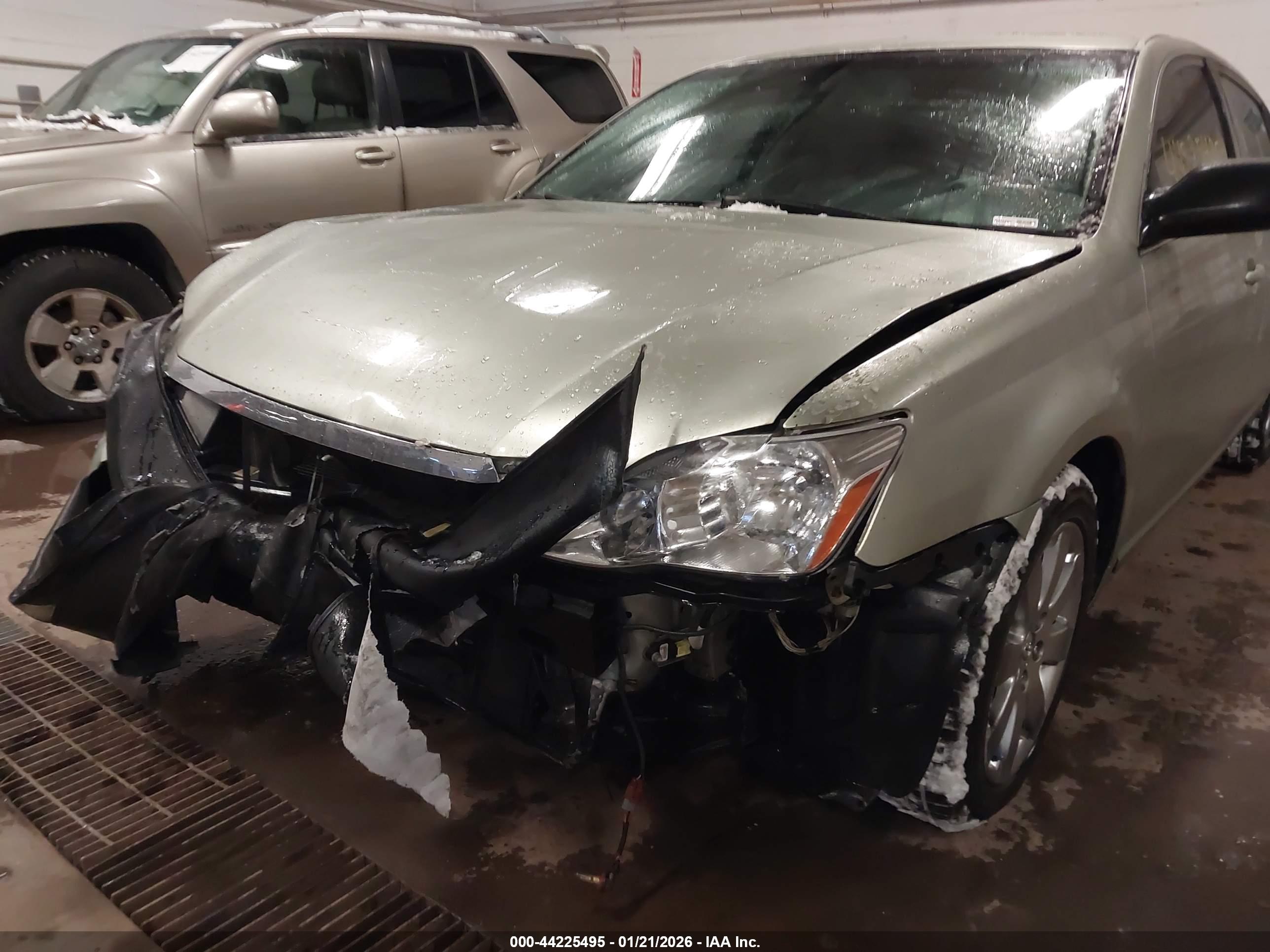 TOYOTA AVALON image 6