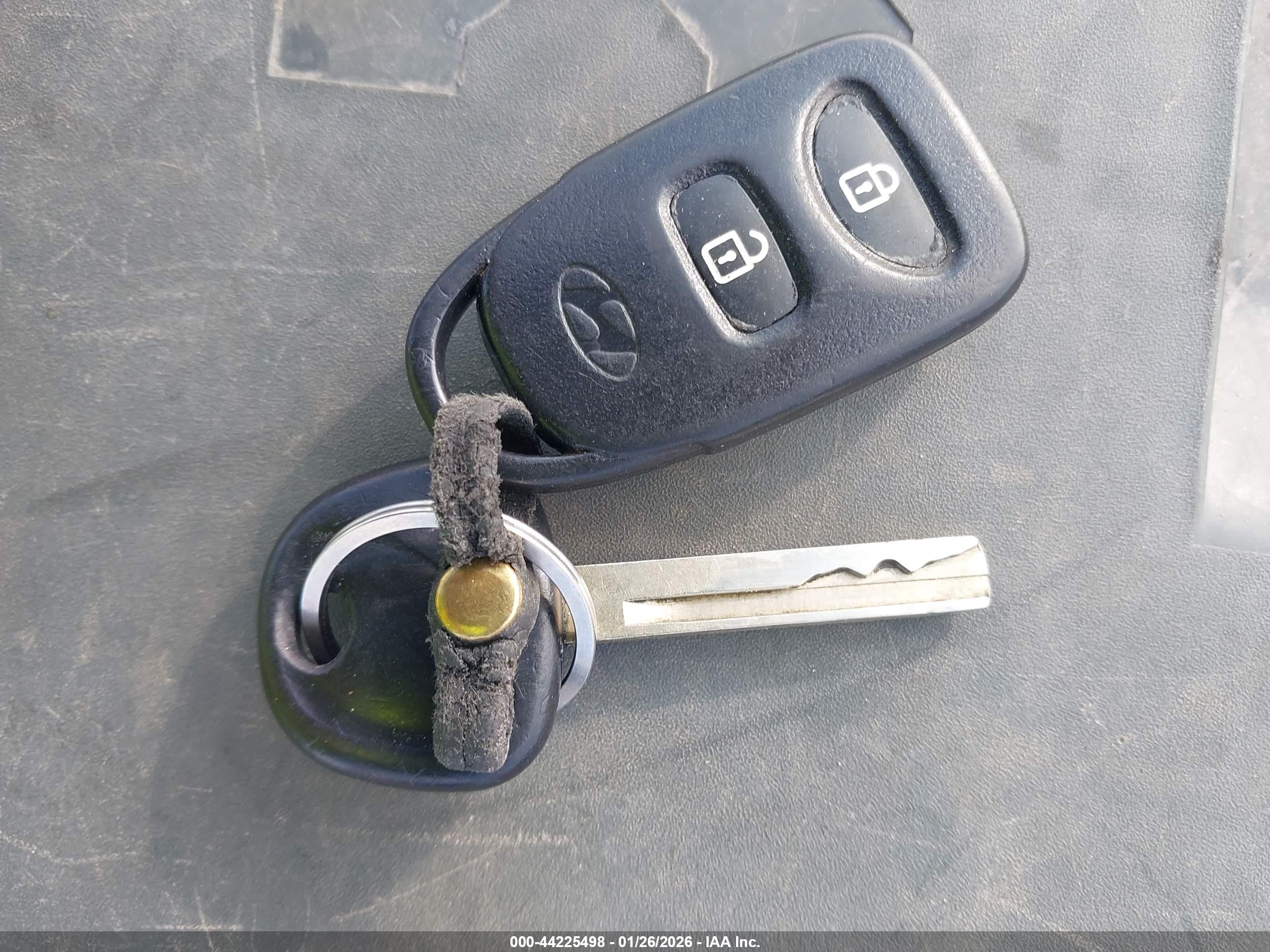 HYUNDAI ACCENT image 11
