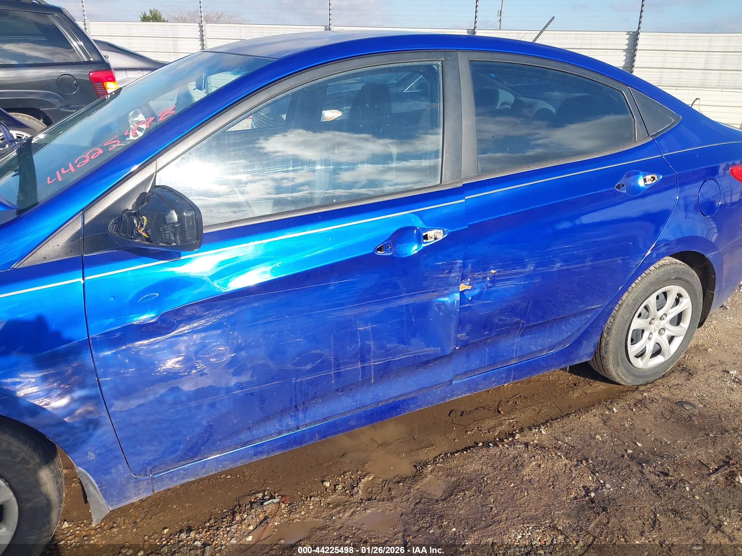 HYUNDAI ACCENT image 6