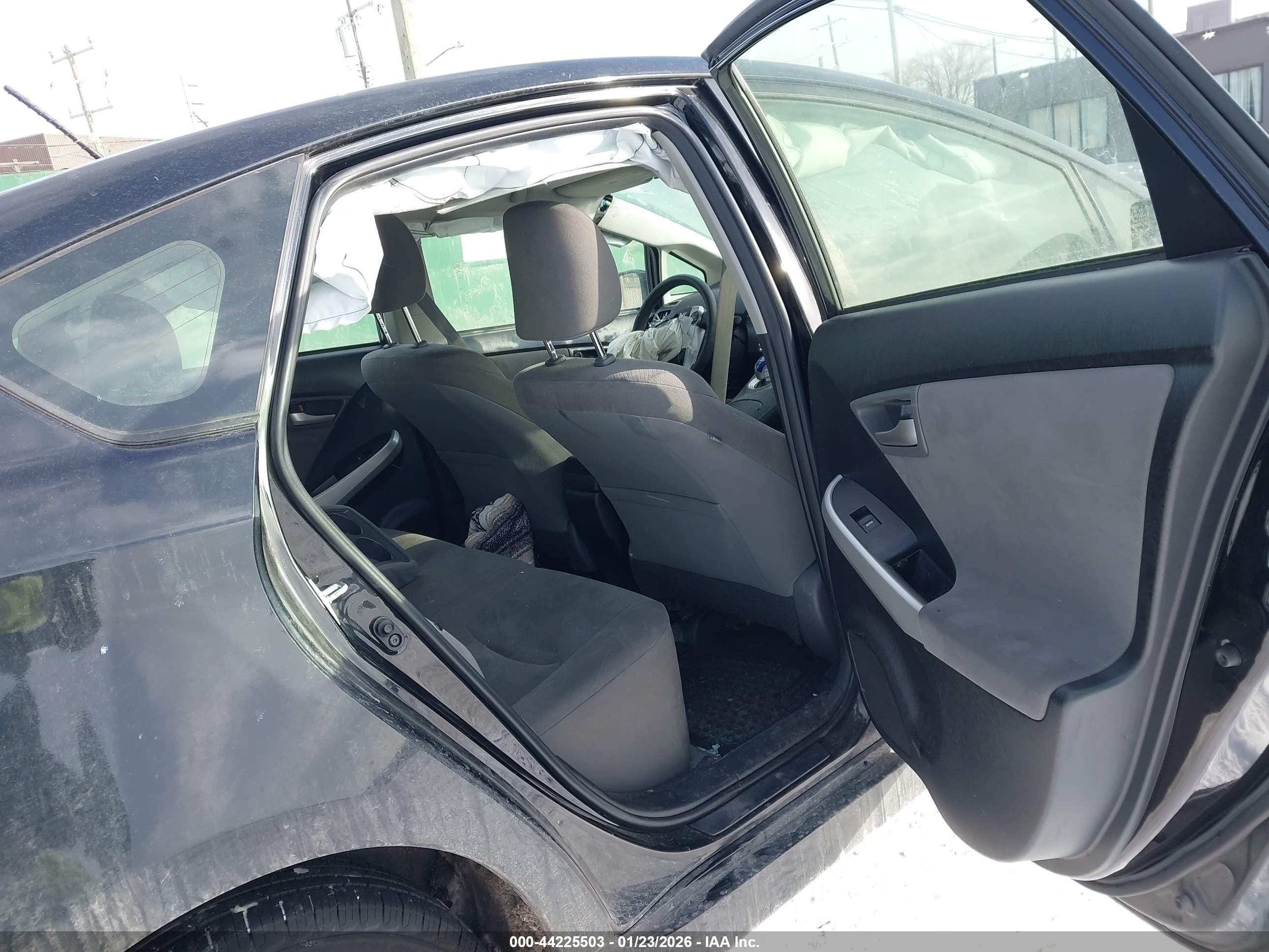 TOYOTA PRIUS image 8