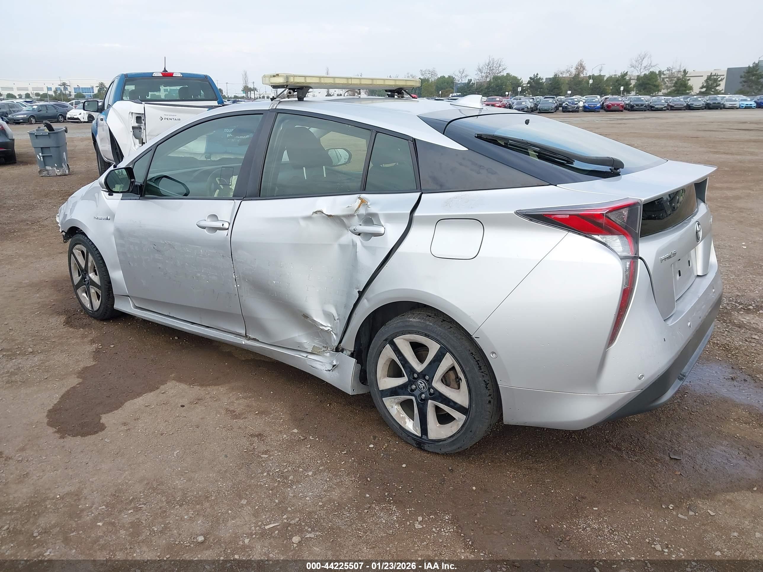 TOYOTA PRIUS image 3