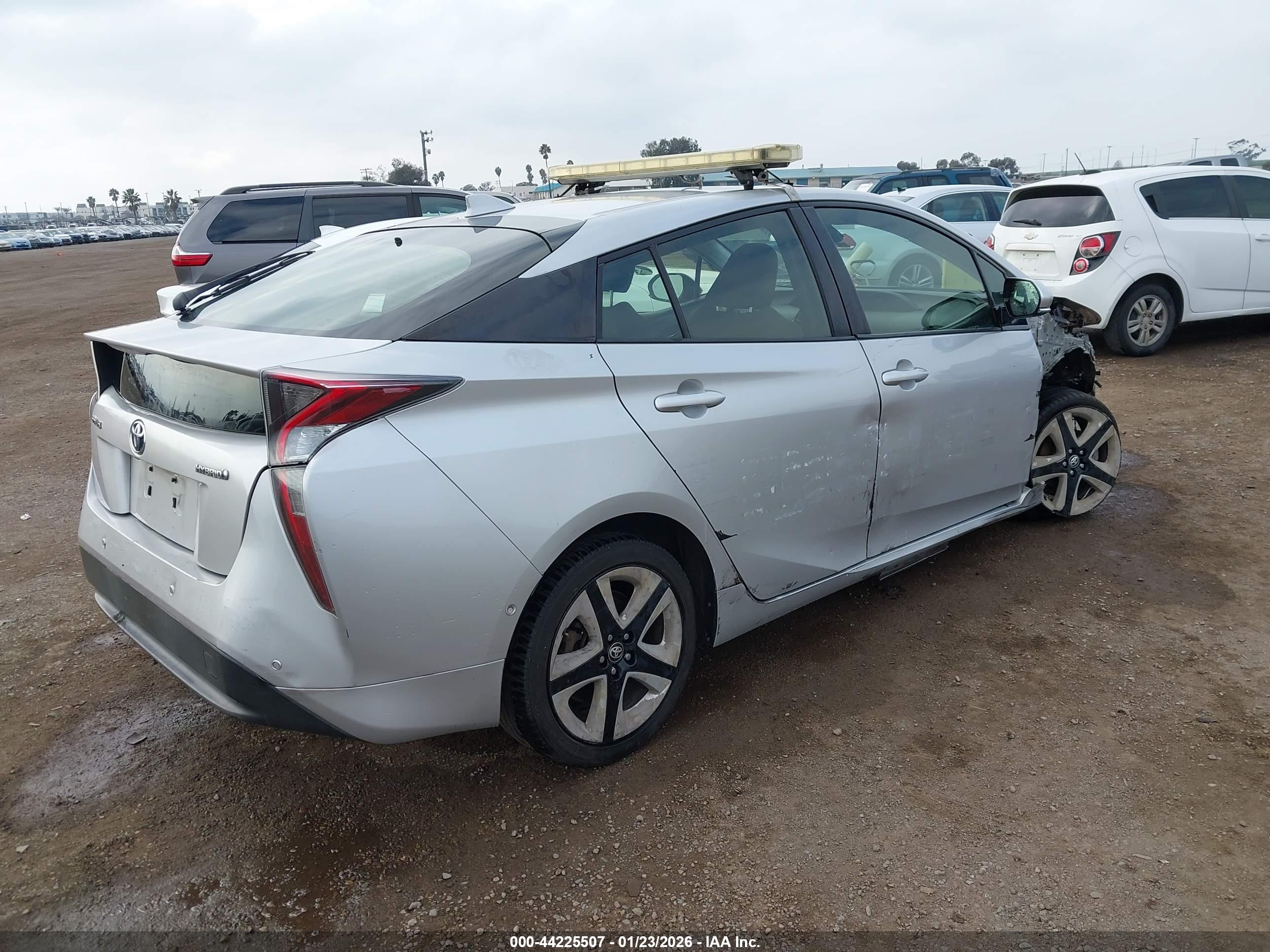 TOYOTA PRIUS image 4