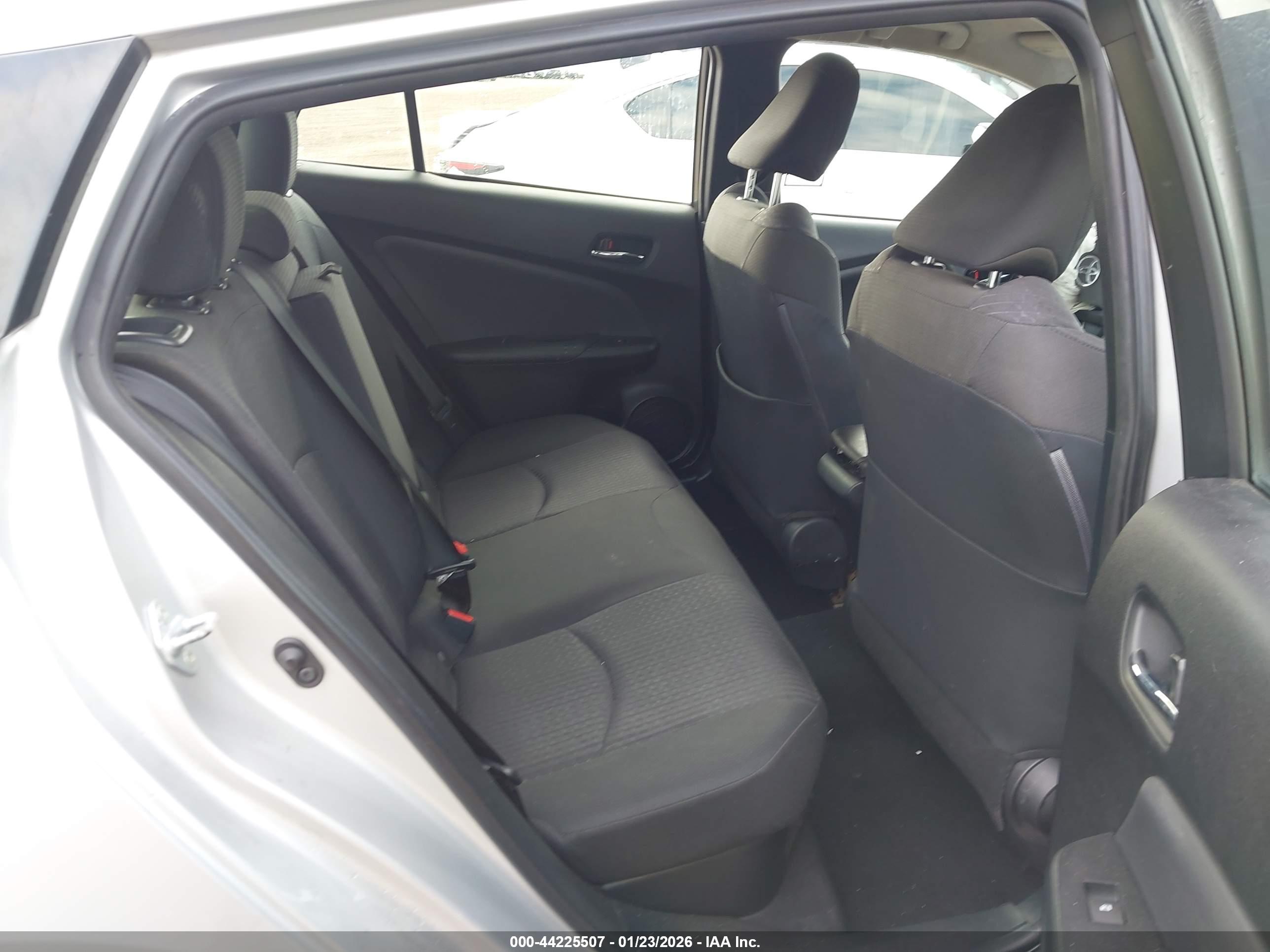 TOYOTA PRIUS image 8
