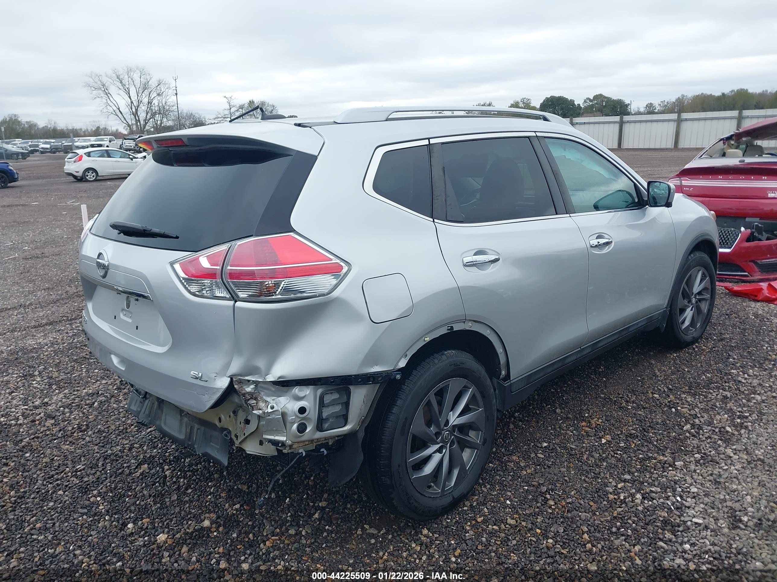 NISSAN ROGUE image 4