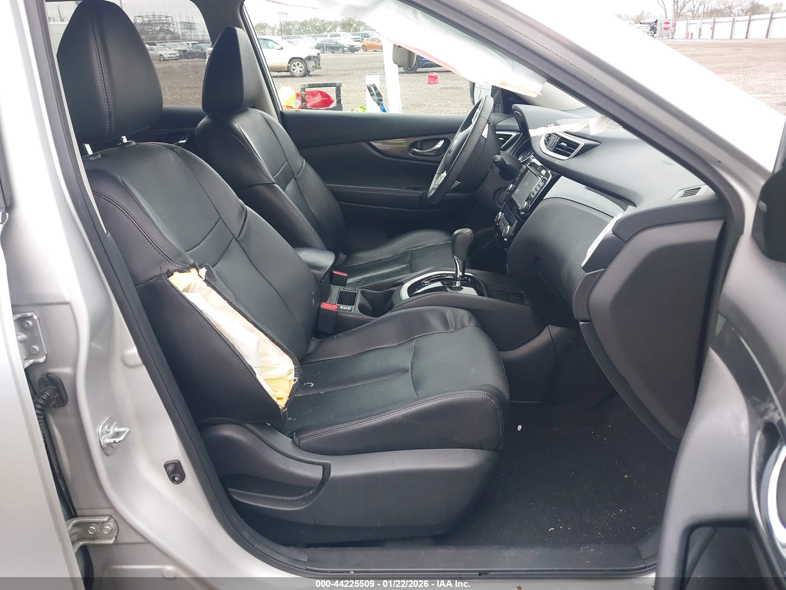 NISSAN ROGUE image 5